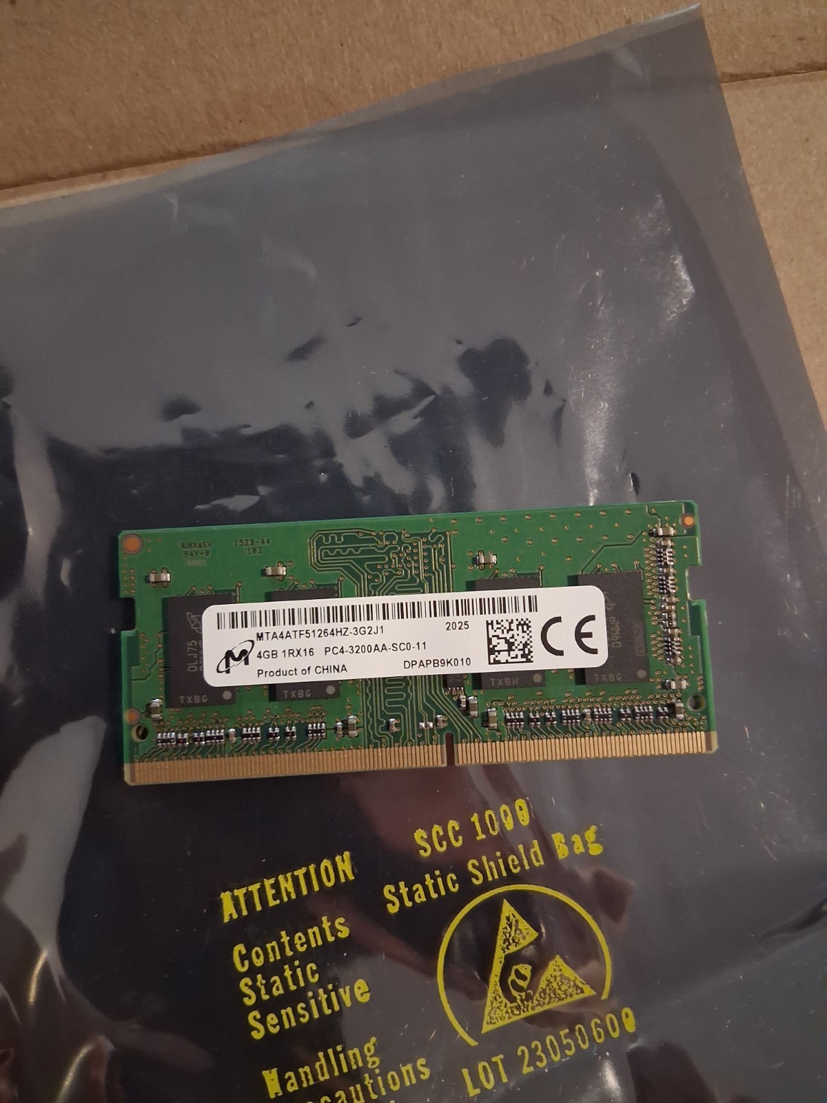 Micron 4GB PC4-3200AA DDR4 260-Pin SO-DIMM MTA4ATF51264HZ-3G2J1