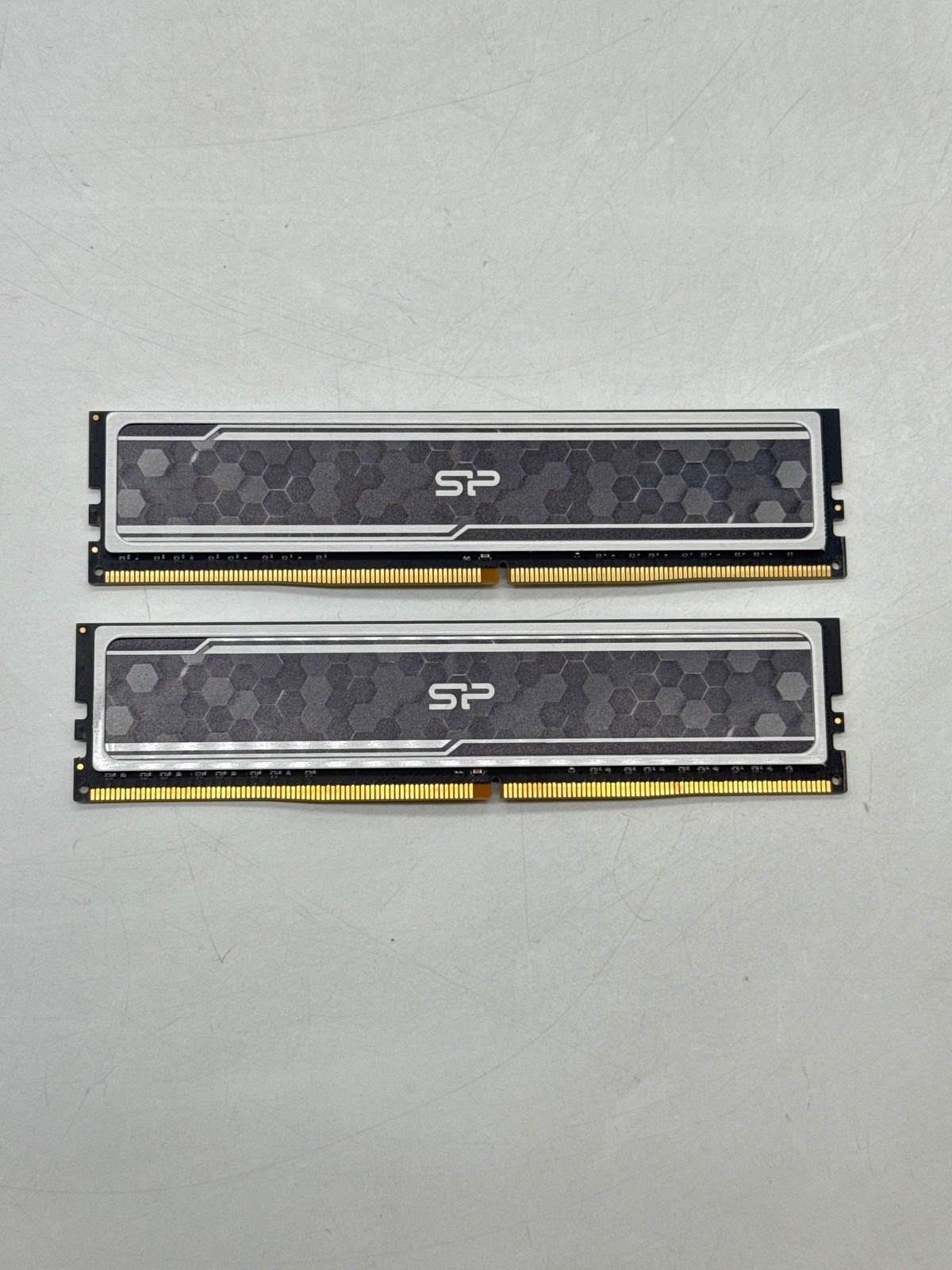 Silicon Power 16GB (2x8GB) RAM DDR4 3000 MHz CL-16 SP008GXLZU300BSAJ7 – Read!