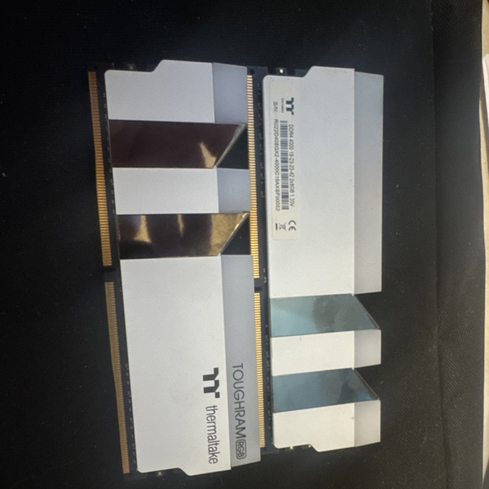 Thermaltake TOUGHRAM RGB DDR4-4000 16GB (2x8GB) DIMM Memory Kit