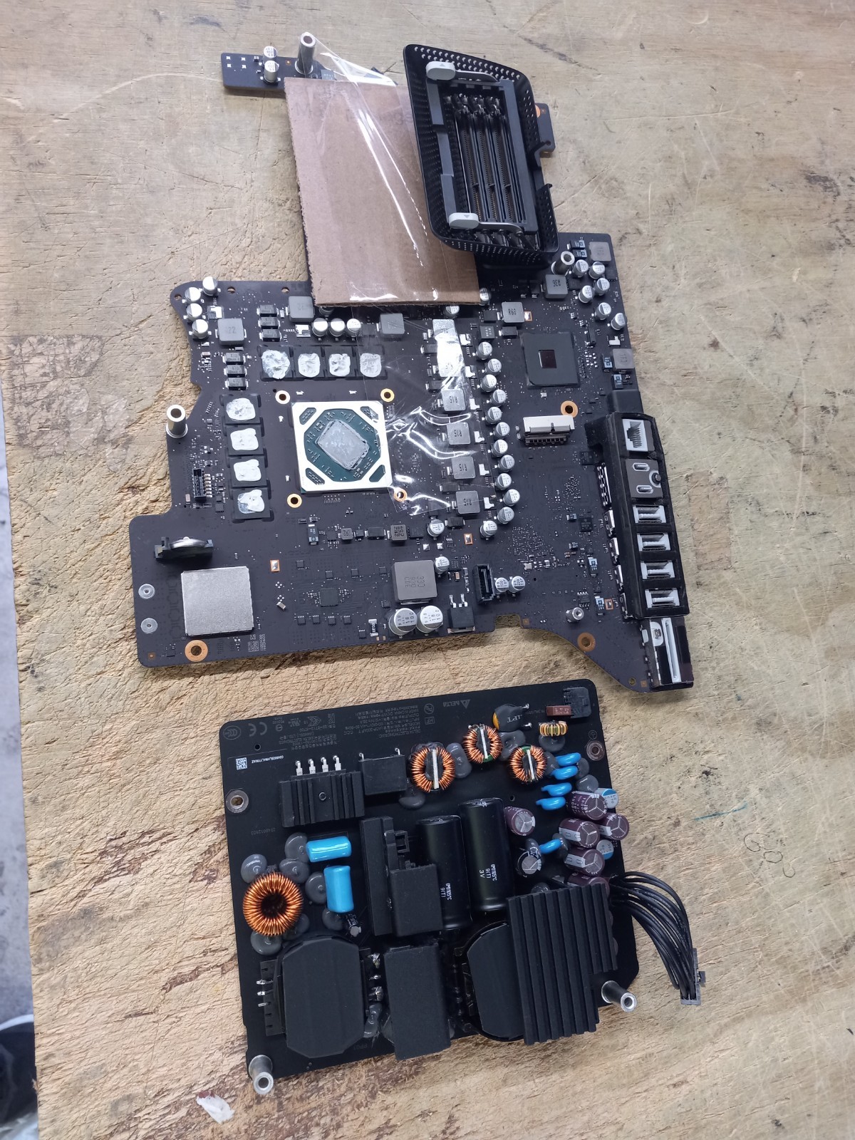iMac A2115 2019 27″ Logic Board 820-01236-A 580X 8GB GPU. NO CPU/RAM -W/ POWER