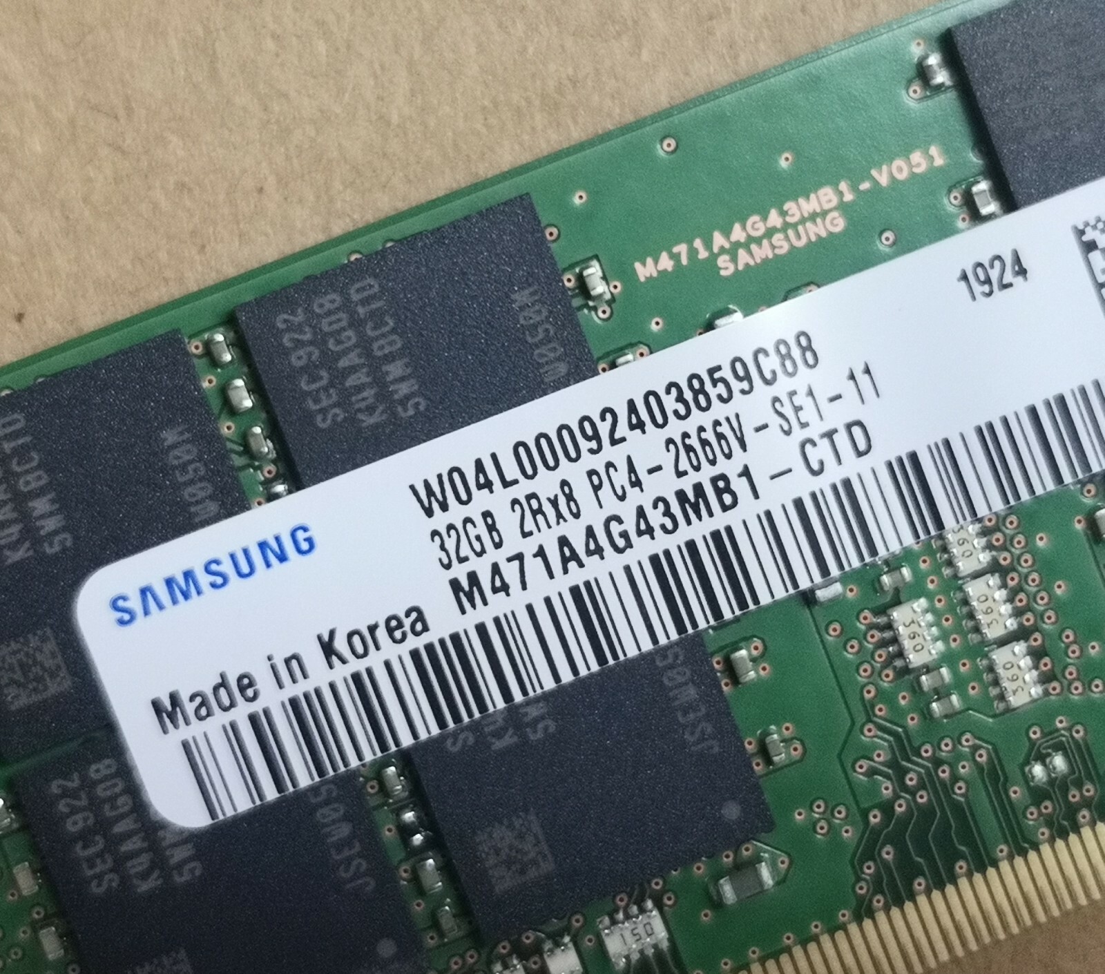 SAMSUNG 32GB DDR4 2666 M471A4G43MB1-CTD 2Rx8 PC4-21300 260pin Laptop SO-DIMM RAM