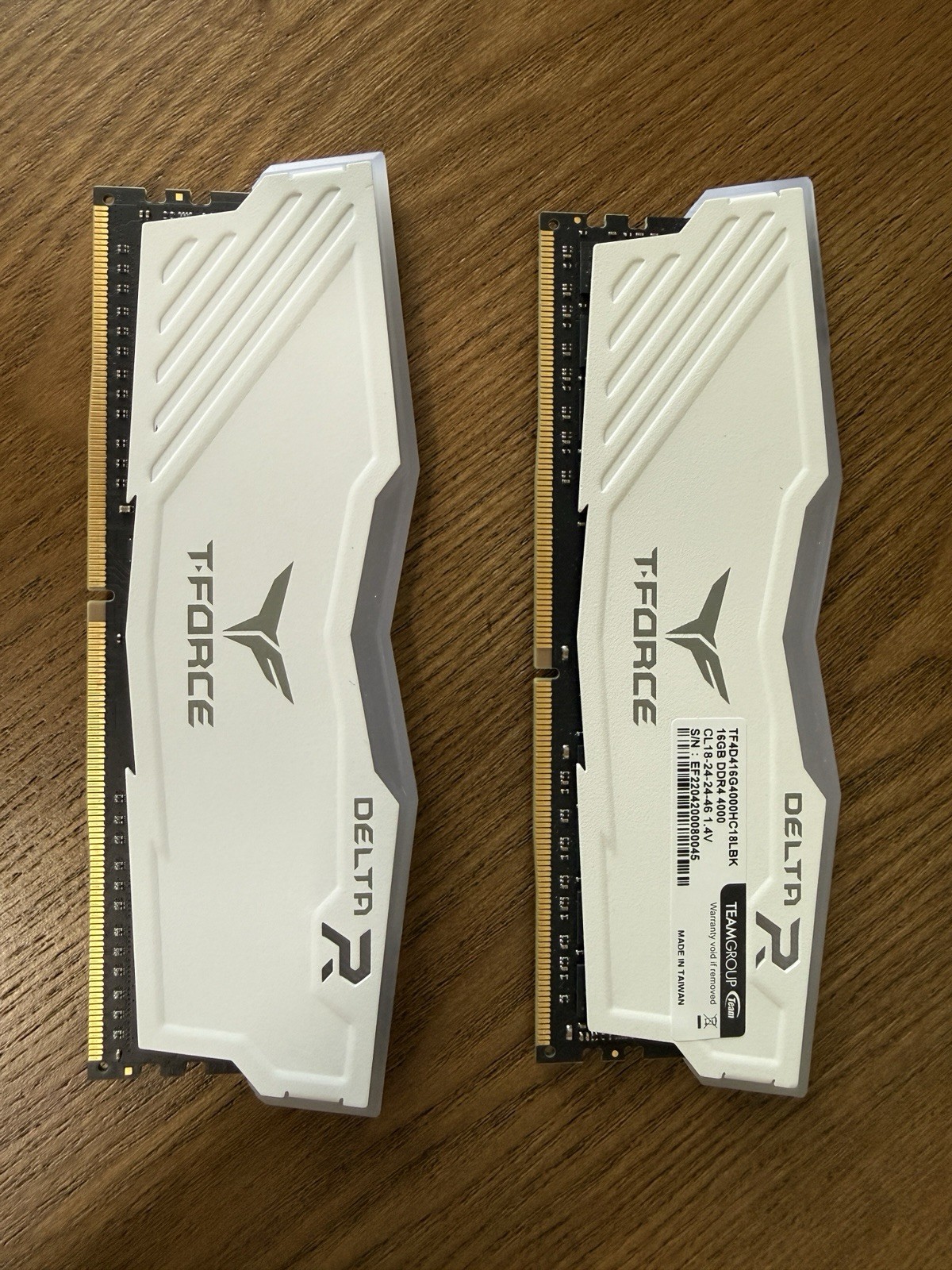 TEAMGROUP T-Force Delta RGB DDR4 32GB (2x16GB) 4000MHz (PC4 32000) – White