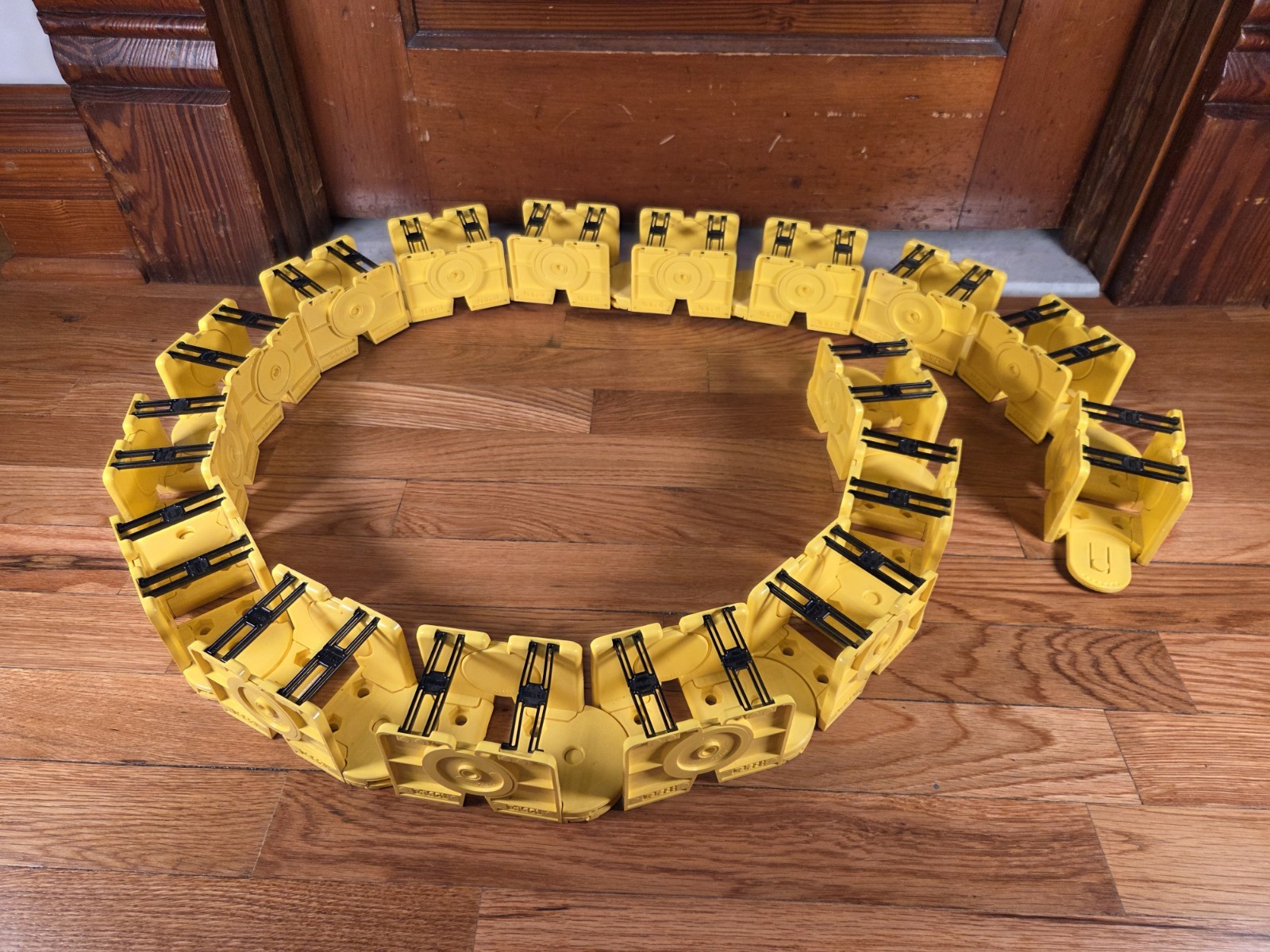 Telect 027-0000-4200 Yellow 2 in. WaveTrax Cablelinks 6′ Length(Set of 17 Links)