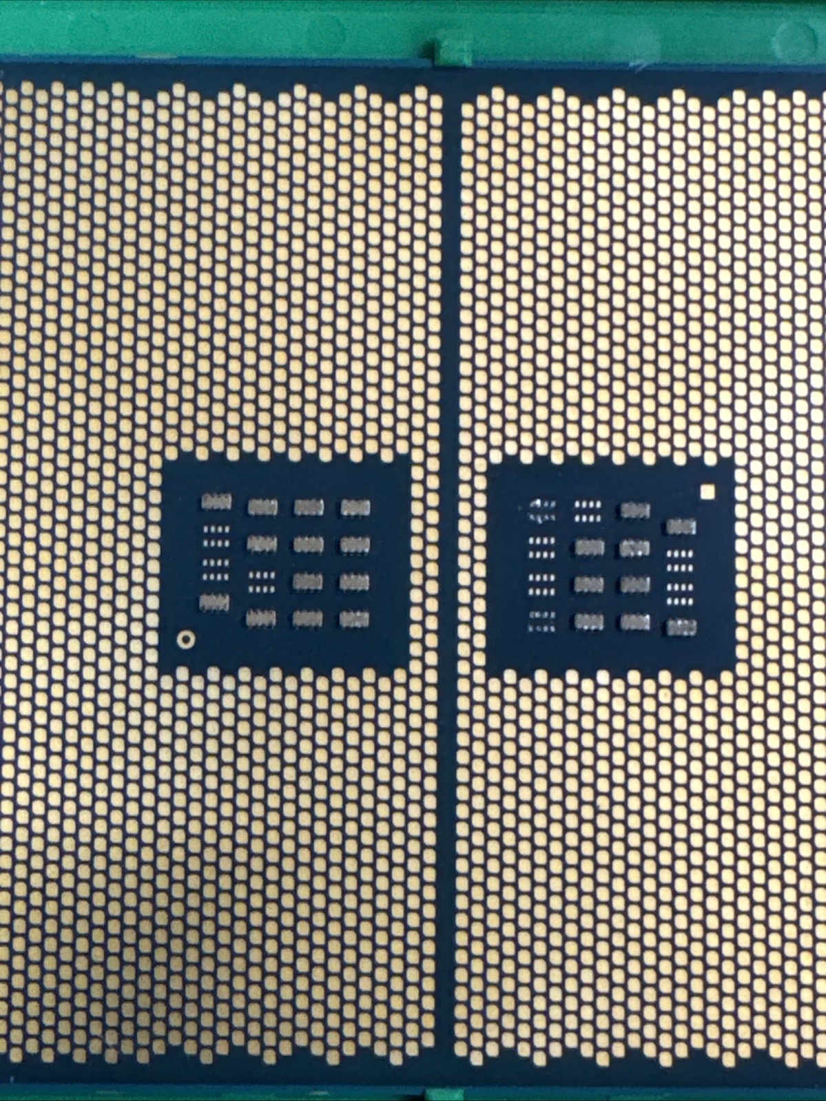 AMD Epyc 7272 Server Processor (3.2 GHz, 12 Cores, Socket SP3)Tray 100-000000079