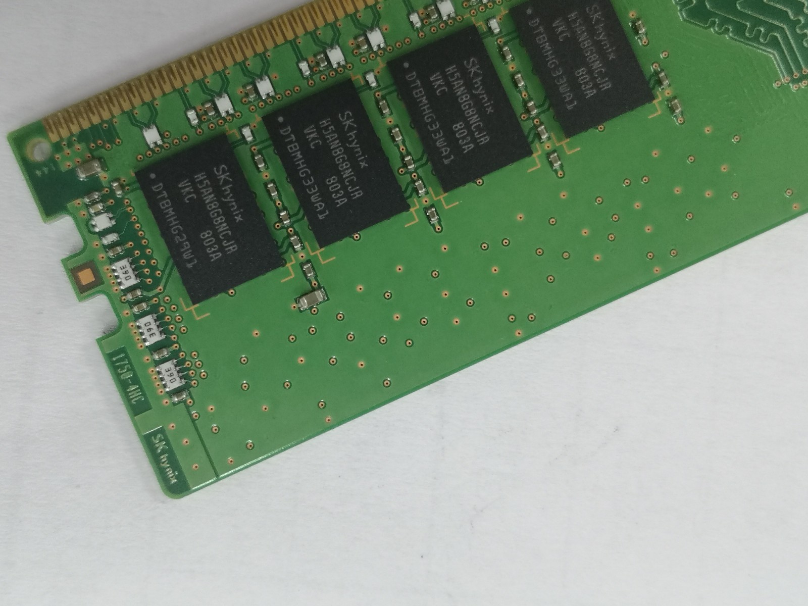 SK Hynix 8GB DDR4 2666 1Rx8 PC4-21300 HMA81GU6CJR8N-VK 288pin Desktop DIMM RAM