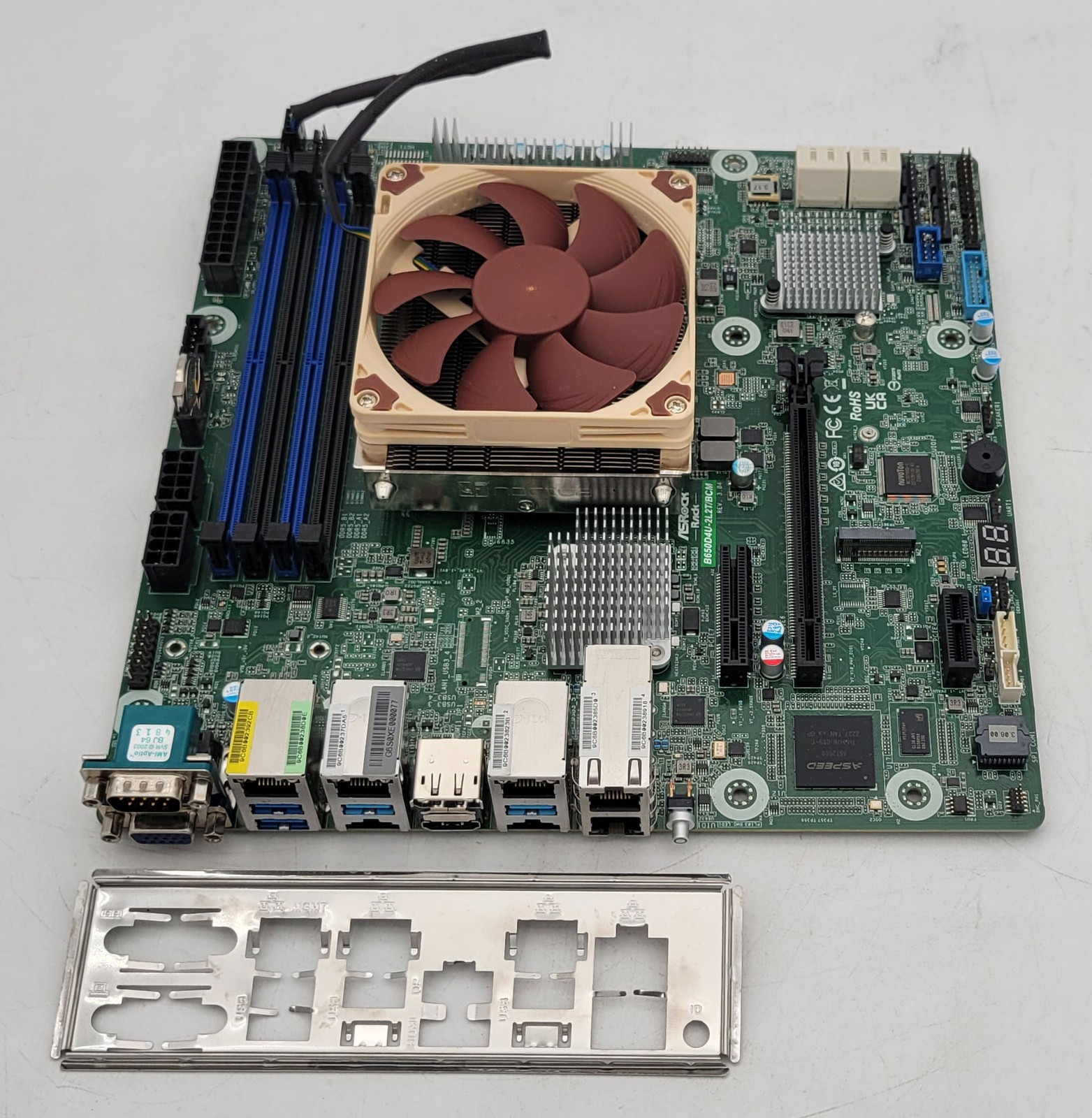 ASRock B650D4U-2L2T/BCM Micro-ATX AMD AM5 lga1718 Motherboard