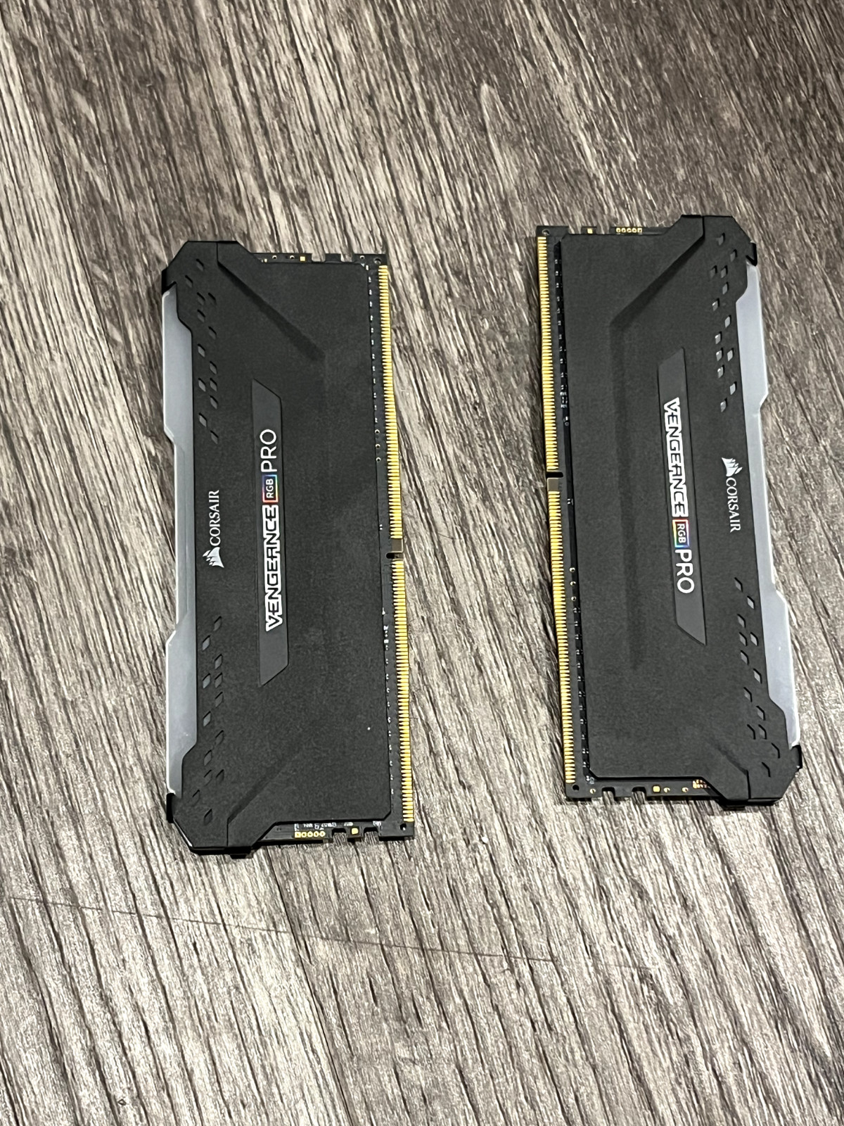 Corsair CMW16GX4M2C3200C16 3200 MHz RGB 16GB DDR4 SDRAM – Black