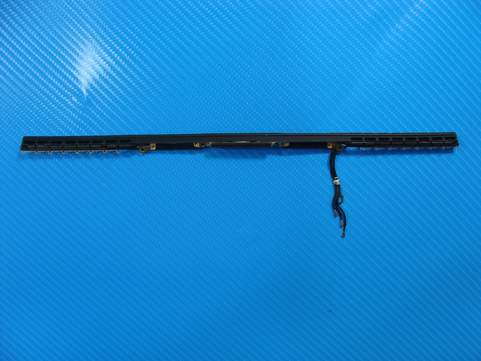 MacBook Pro A1990 2018 MR962LL MR972LL 15″ Rear Vent & Antenna Module 923-02501