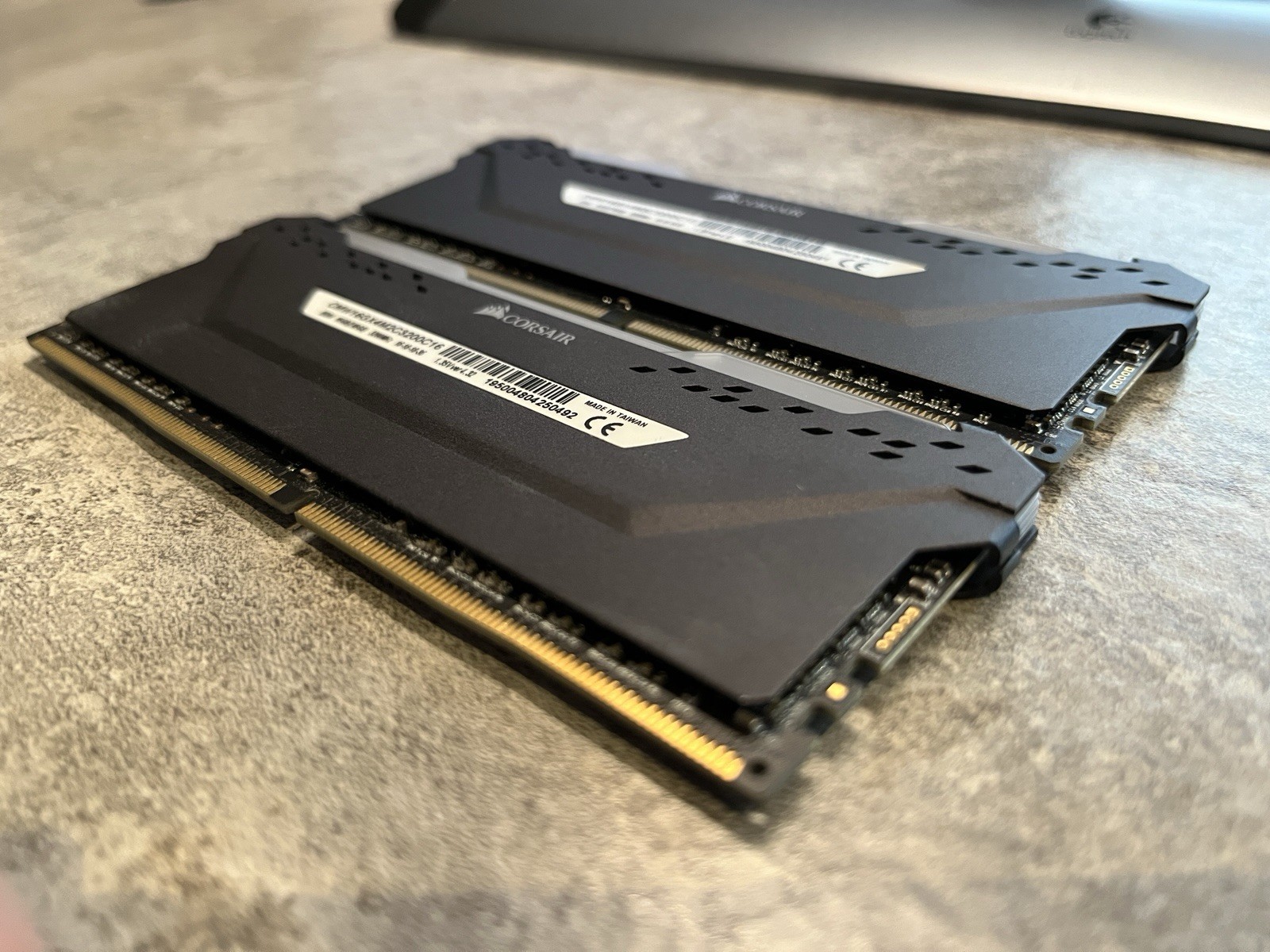 Corsair Vengeance RGB PRO SL 32B DDR4 3200 DDR4 RAM (16 x 2)