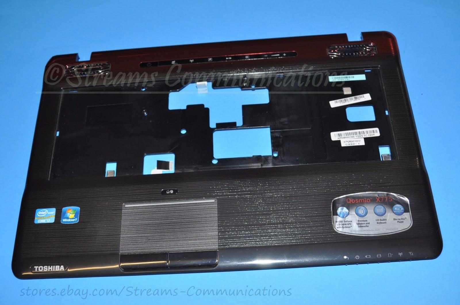 TOSHIBA Qosmio X775 Series 17.3 is Laptop Palmrest + Touchpad K000126790