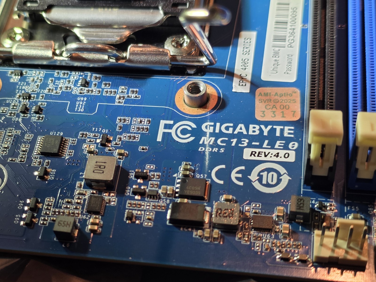 Gigabyte MC13-LE0 Socket AM5 Supported AMD EPYC 4004/ AMD Ryzen 7000 Series CPU