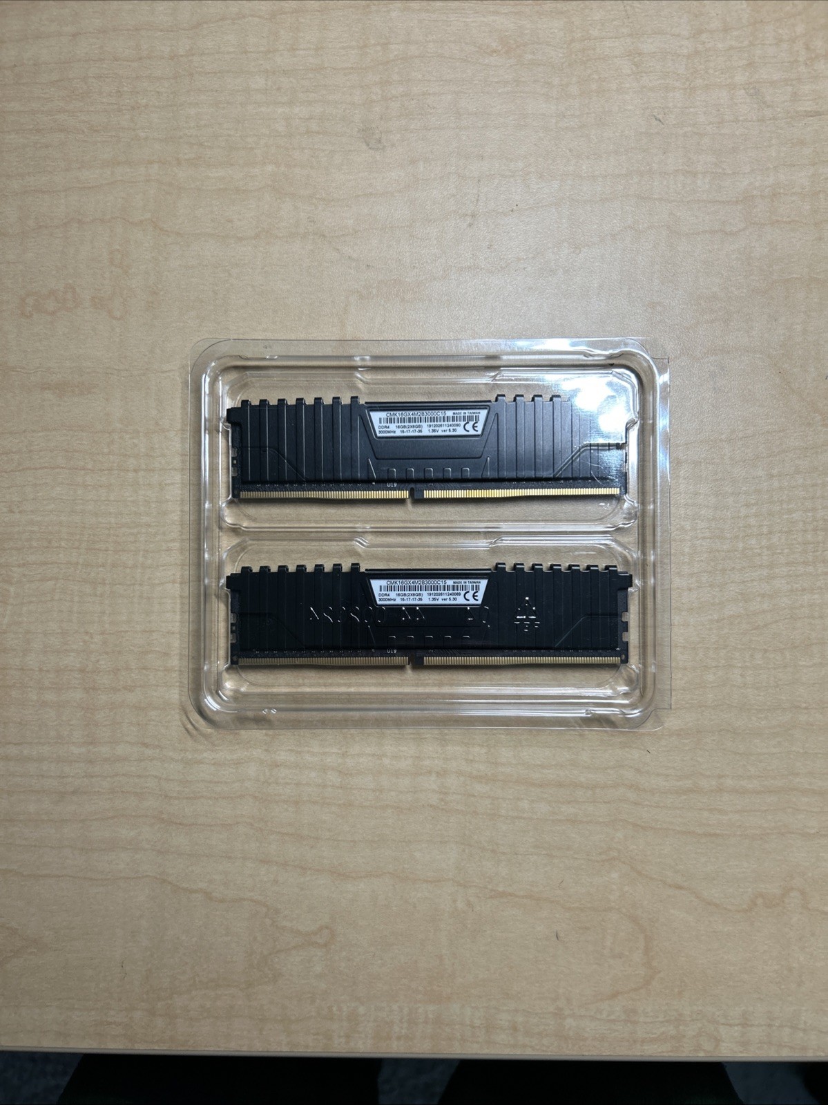 Corsair Vengeance LPX 32GB (2x16GB) DDR4 DRAM 2666MHz (PC4-21300) C16 Memory Kit