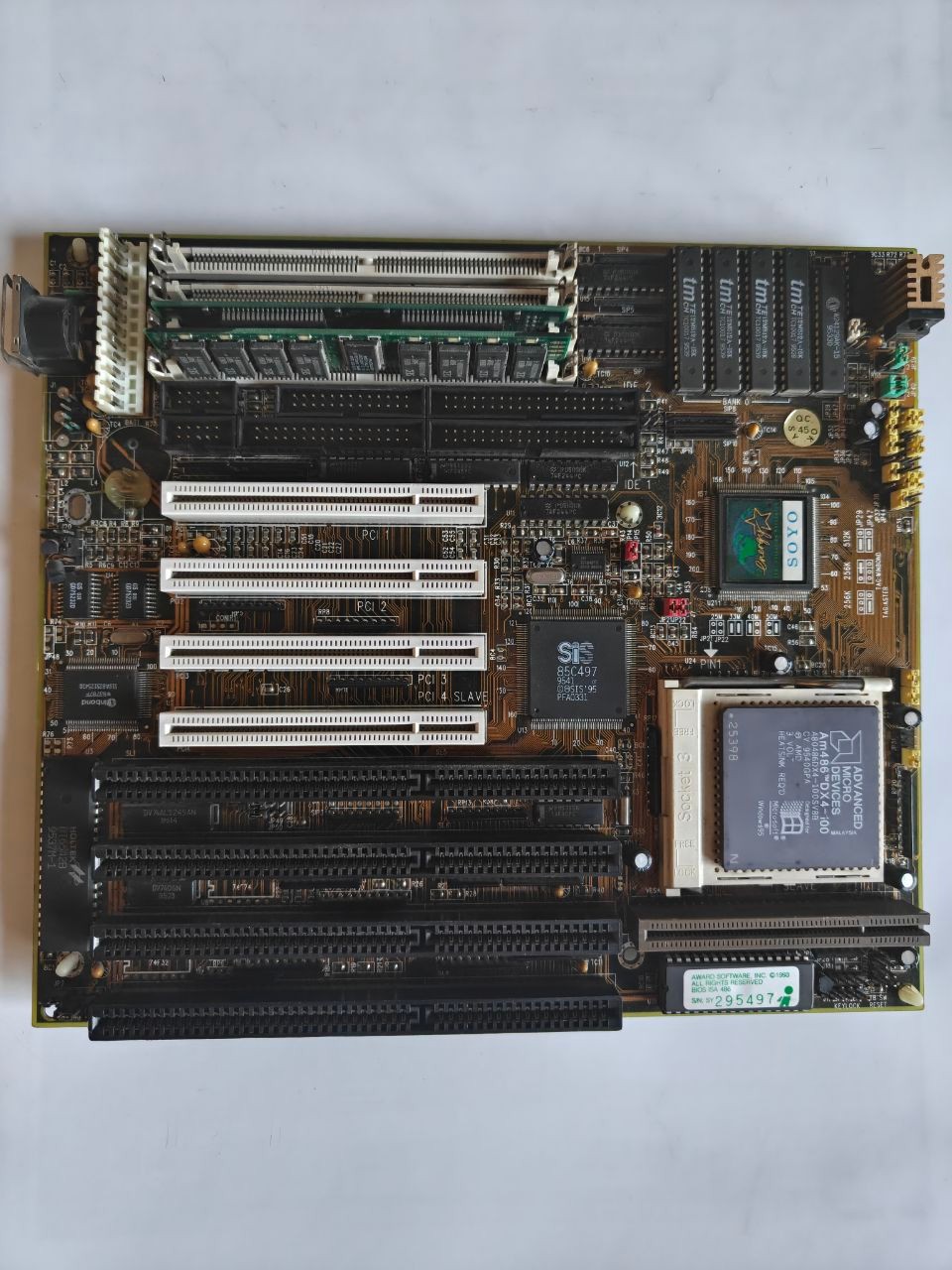 Soyo 4SAW2 + AMD 486 DX4 100 MHz + 20 MB RAM