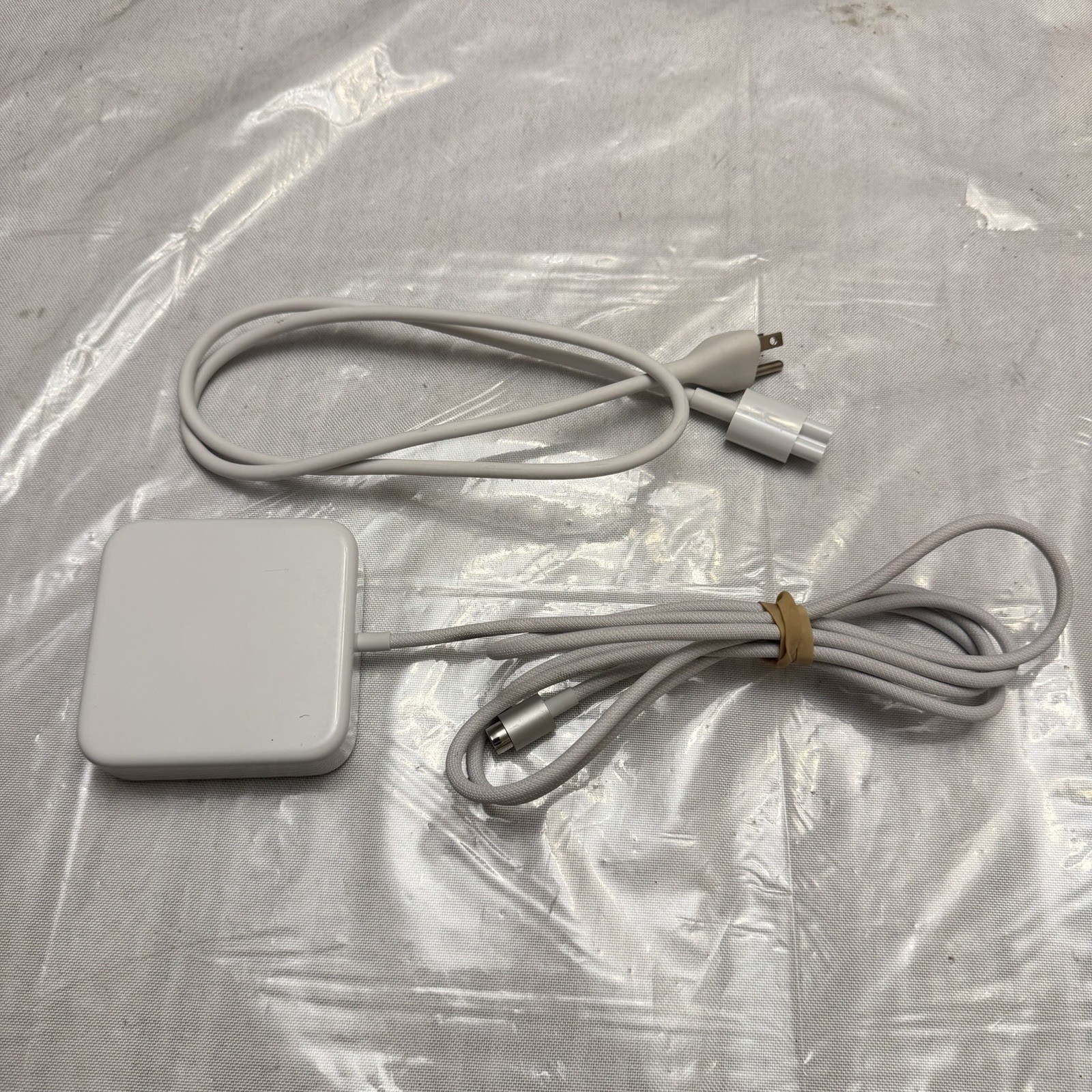 Pre Owned – Genuine Apple 24″ iMac 143W Adapter (Silver) A2388- WITHOUT Ethernet