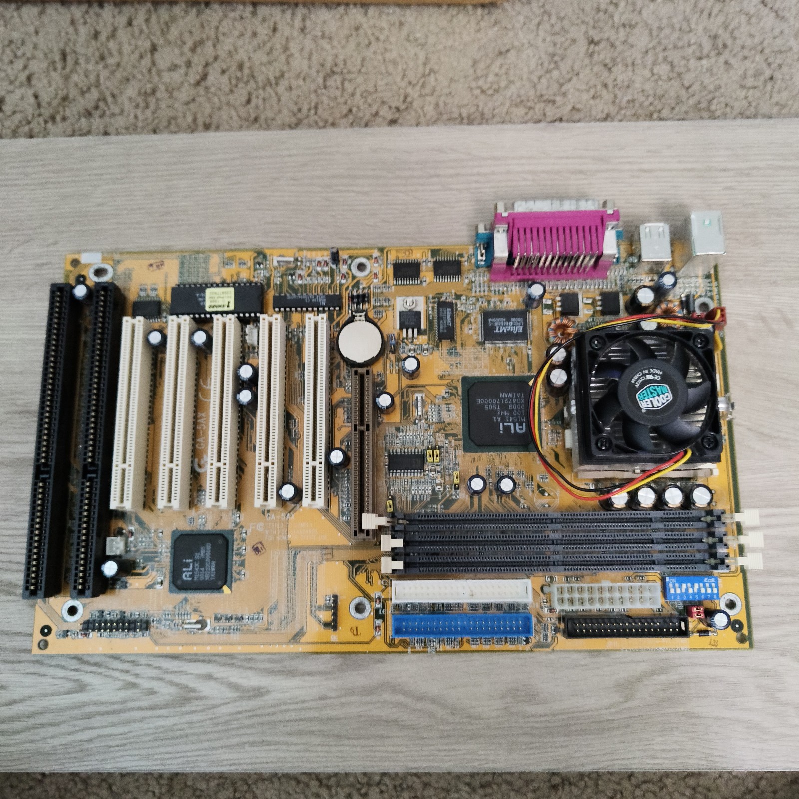 Gigabyte GA-5AX Super Socket ATX motherboard with AMD K6-II-533 CPU