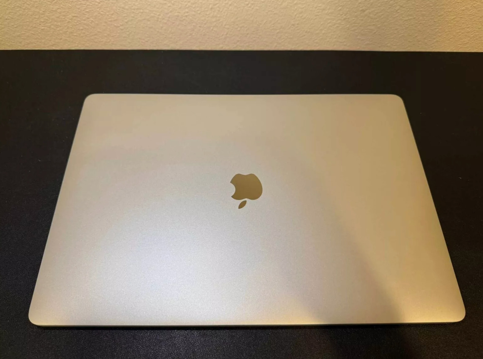 Genuine Apple LCD Screen Assembly A2141 16″ MacBook Pro 2019 | Silver |