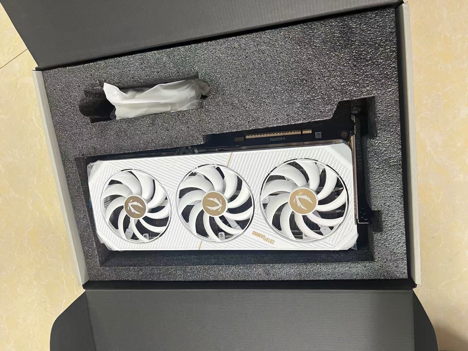 Zotac RTX 5090 Solid White GPU No Core & VRAM, for parts (US Stock)