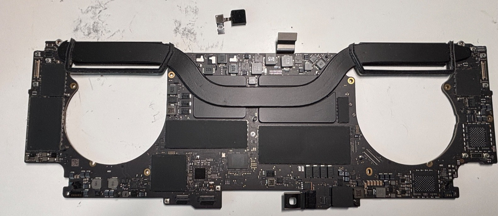 Apple MacBook Pro 15″ 2019 A1990 LOGIC BOARD i7 2.2GHz 16GB 256GB + TOUCH ID