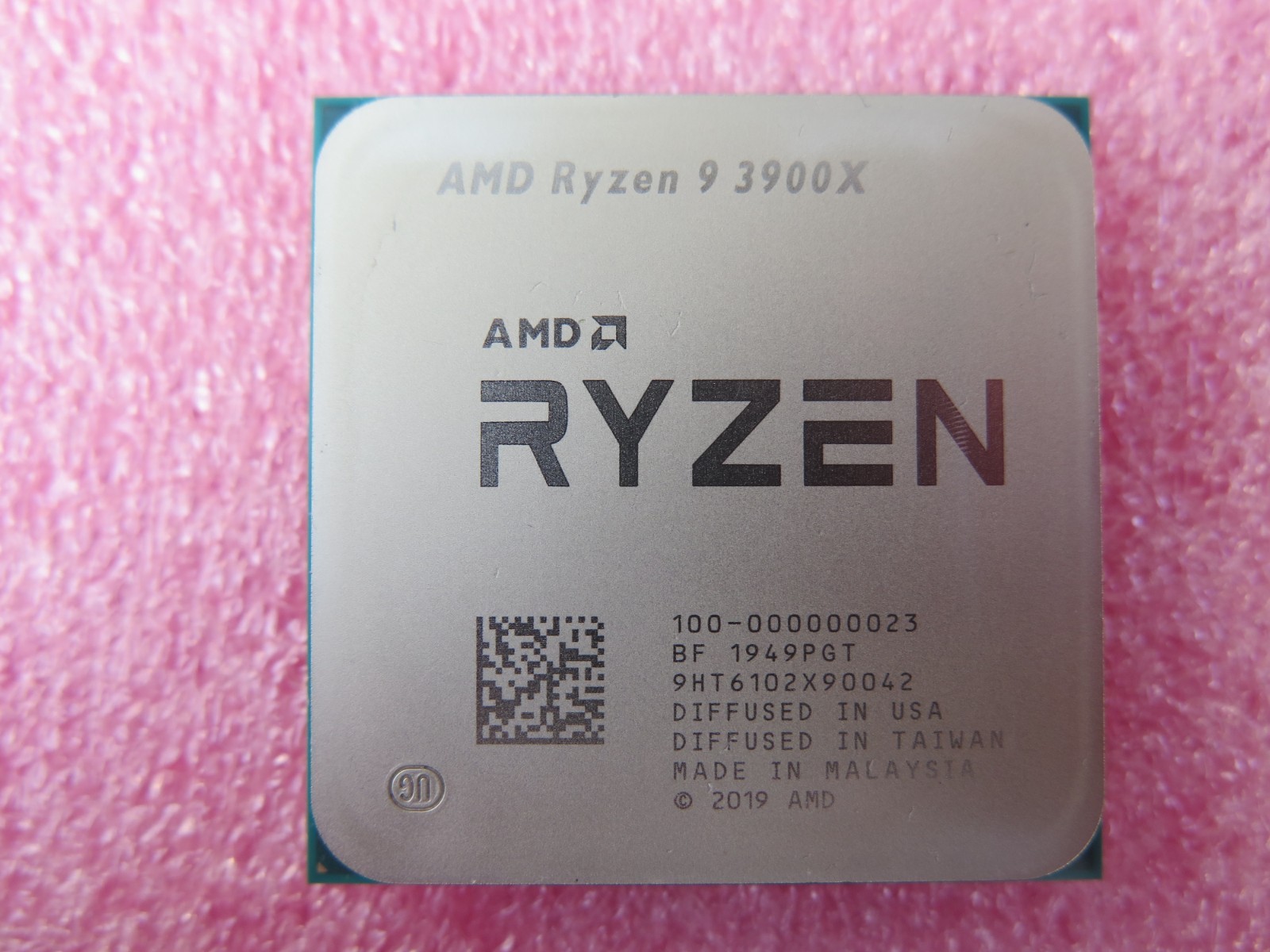 AMD Ryzen 9 3900X Desktop CPU Processor AM4 12-cores 24-Thread 100-000000023