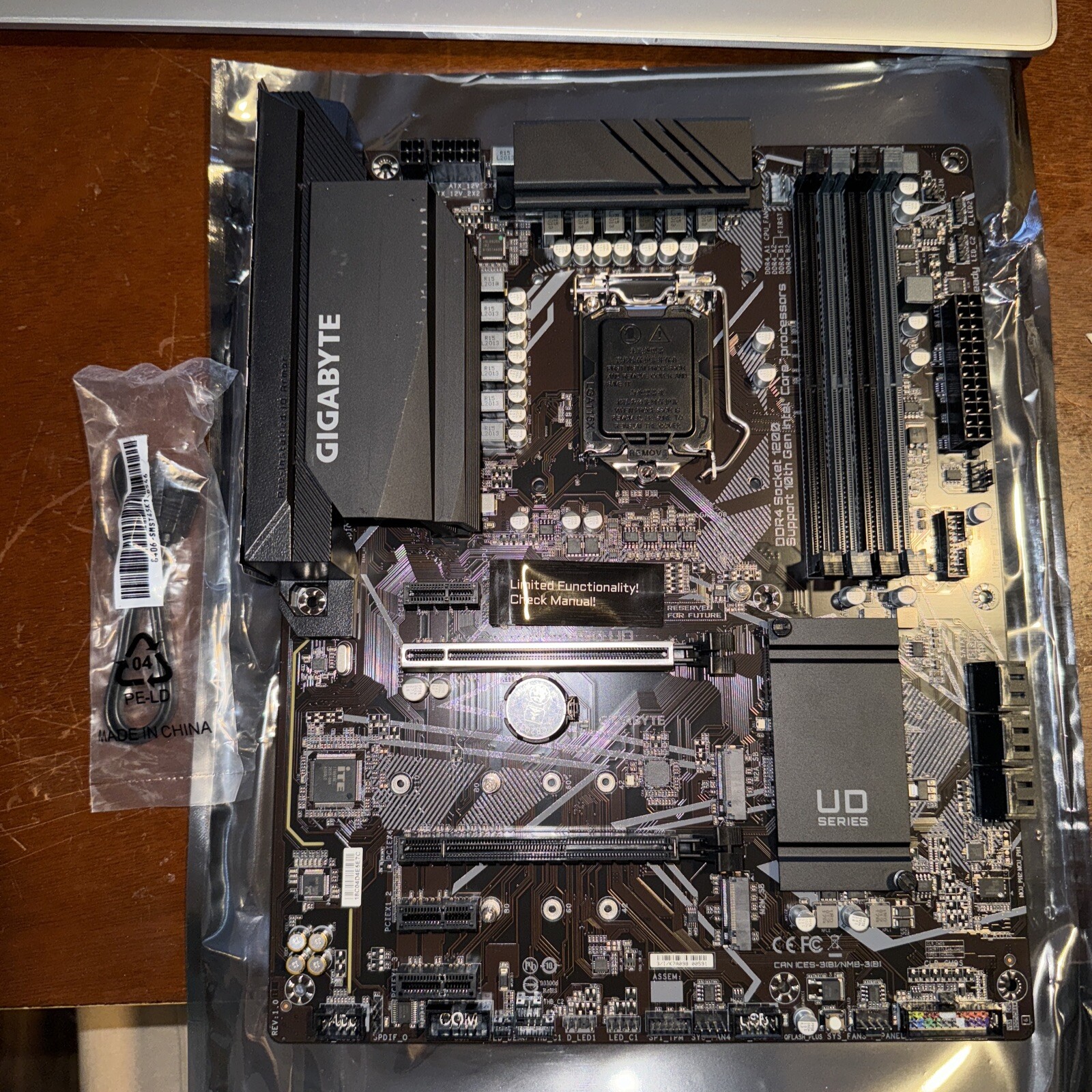 GIGABYTE Z490 UD Motherboard Intel Z490 DDR4 LGA 1200 ATX w/ IO Shield