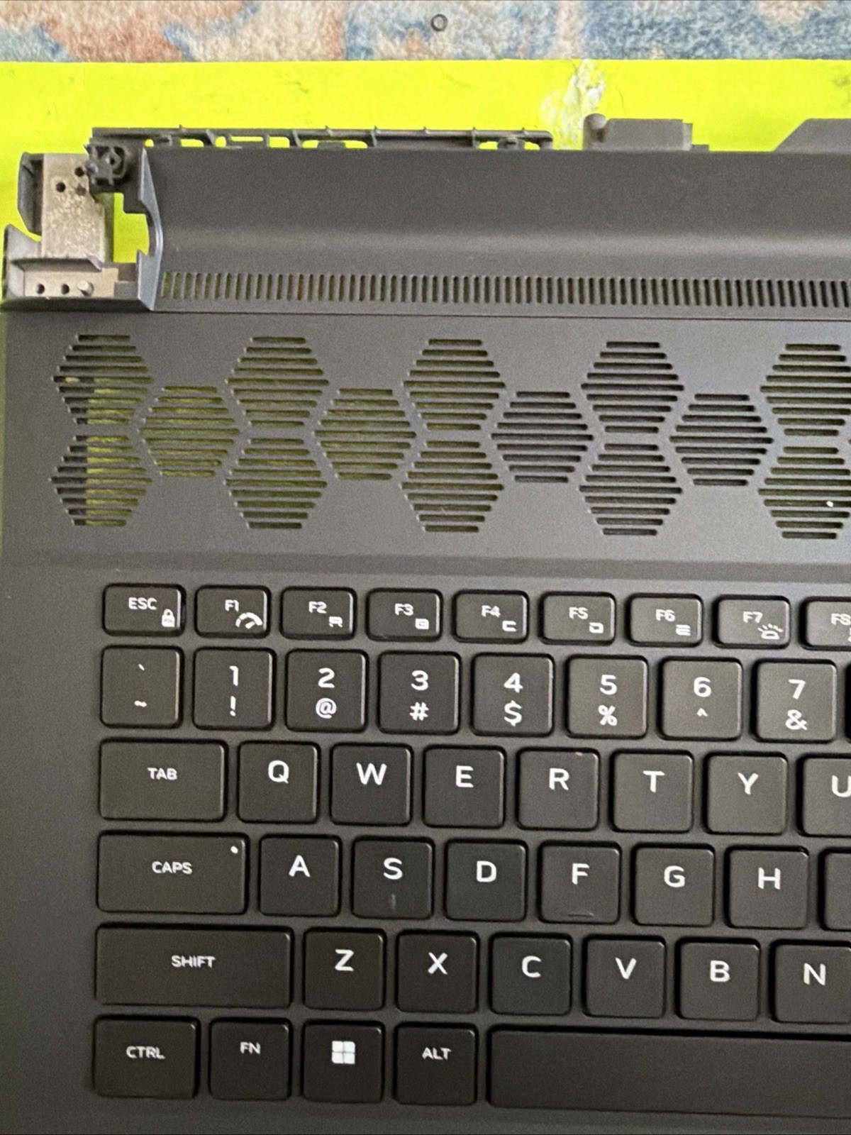 Dell ALIENWARE M18 R1 Palmrest W/Backlit US Kbd – MVCNK 0MVCNK AW5,6