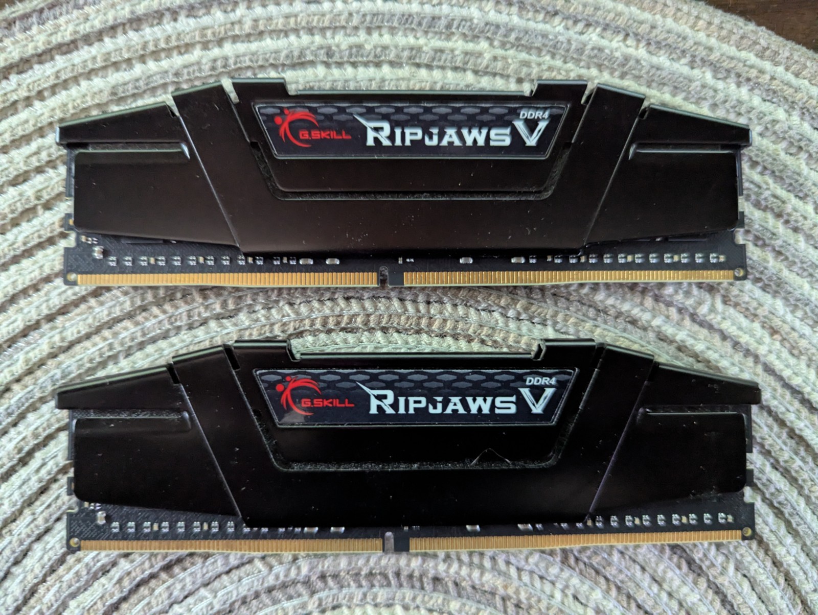 G.SKILL RipjawsV Series DDR4 RAM (XMP) 32GB (2x16GB) 3200MT/s