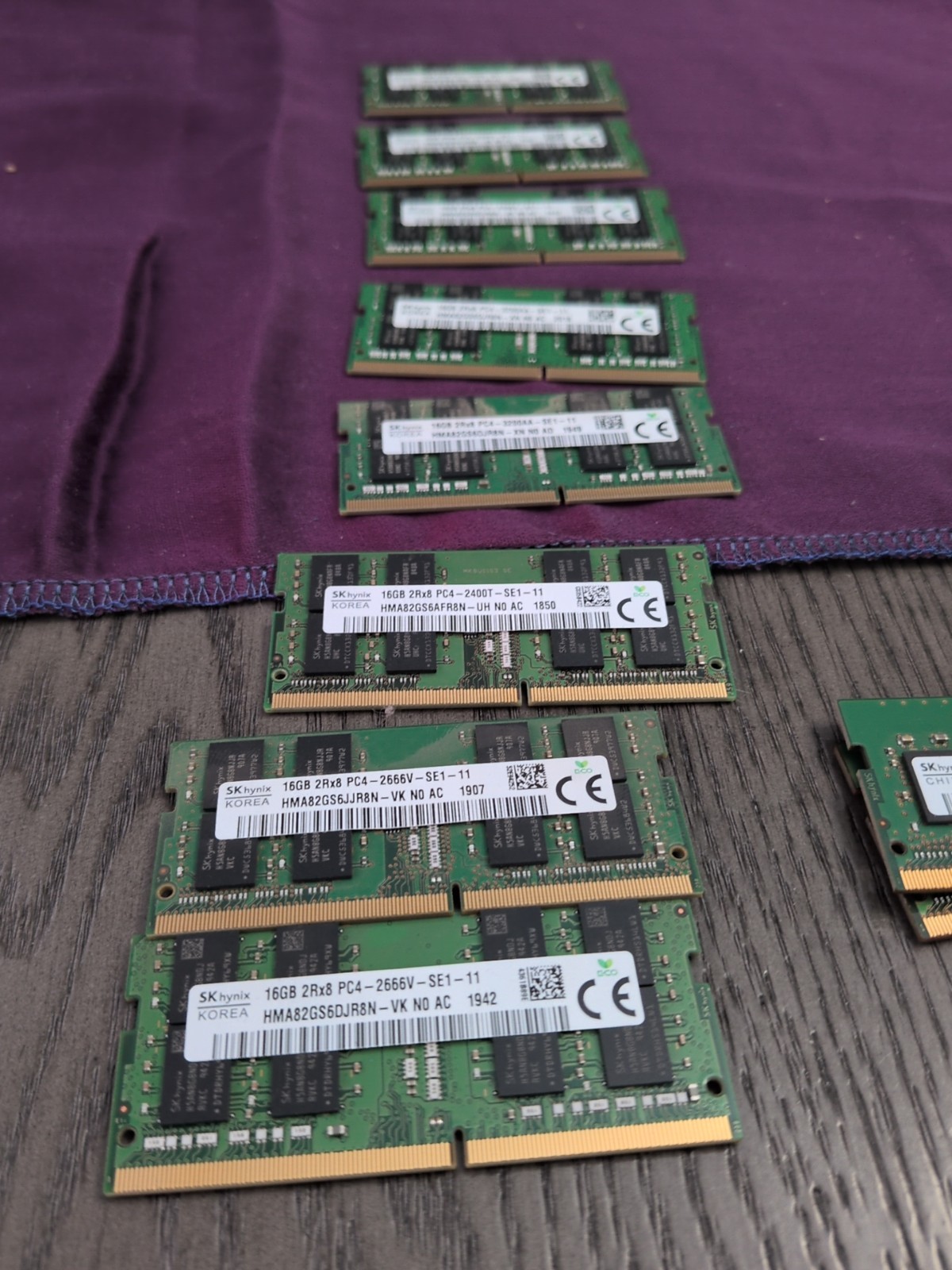 SK hynix 16GB PC4-25600 DDR4-3200 Memory – HMAA2GS6CJR8N-XN