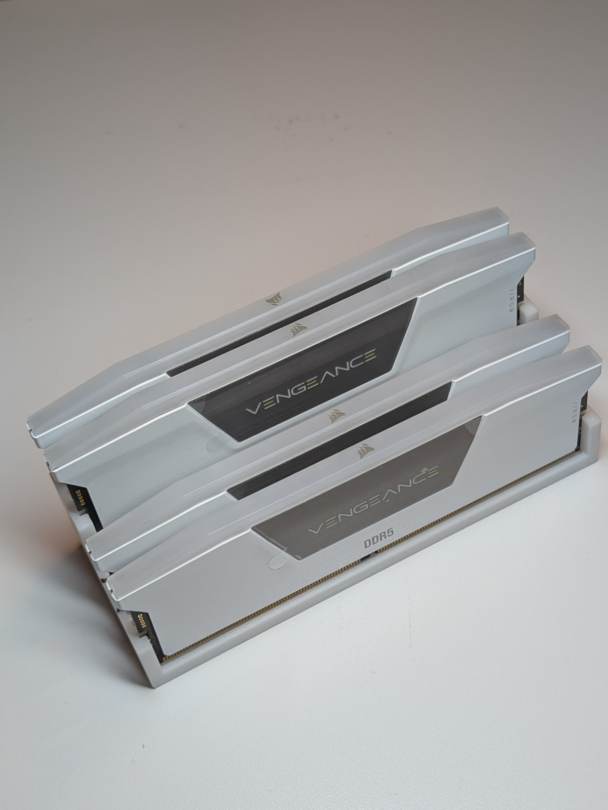 Corsair Vengeance RGB 96GB 4x24GB DDR5 6400 6000 CL32 XMP 3.0 White 1.40v