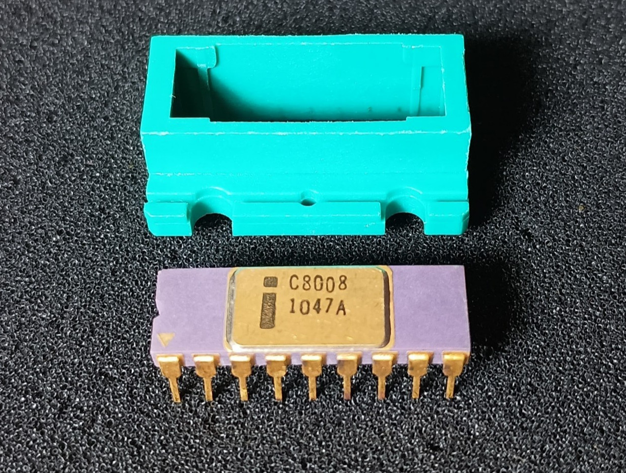 Vintage Intel C8008 1st 8-Bit CPU Purple/Gold/Ceramic NOS 1976 Working NOS