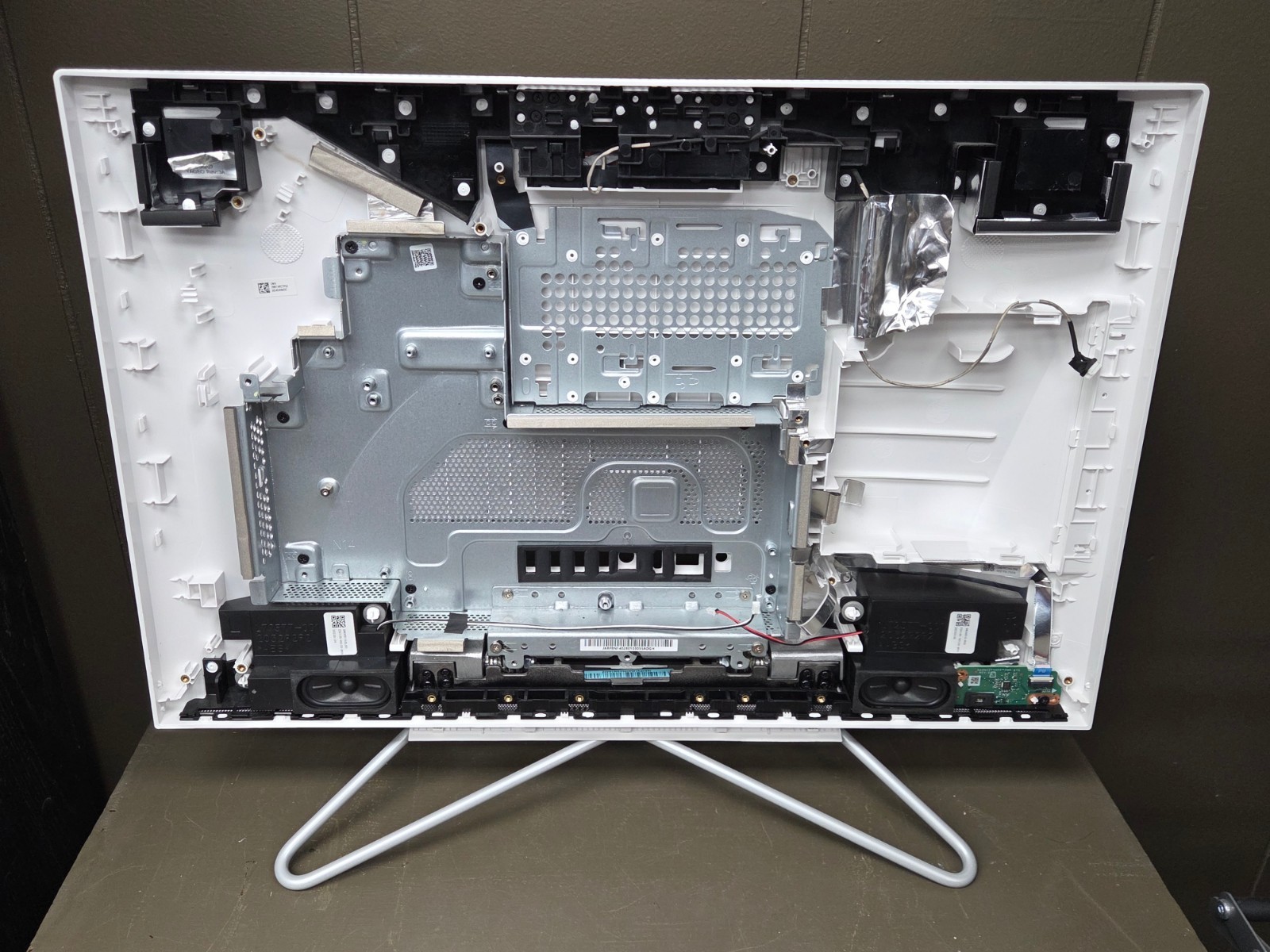 HP All-In-One PC 22-DD0224 Back Casing w/ Stand RL120