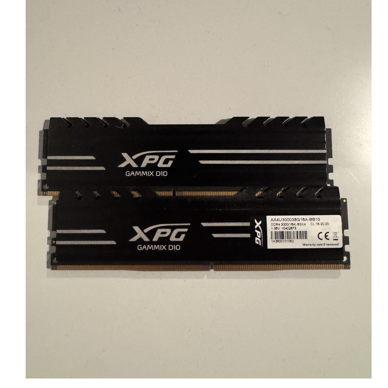XPG GAMMIX D10 16GB (2x8GB) DDR4-3000 DIMM 288-Pin Non-ECC AX4U3000