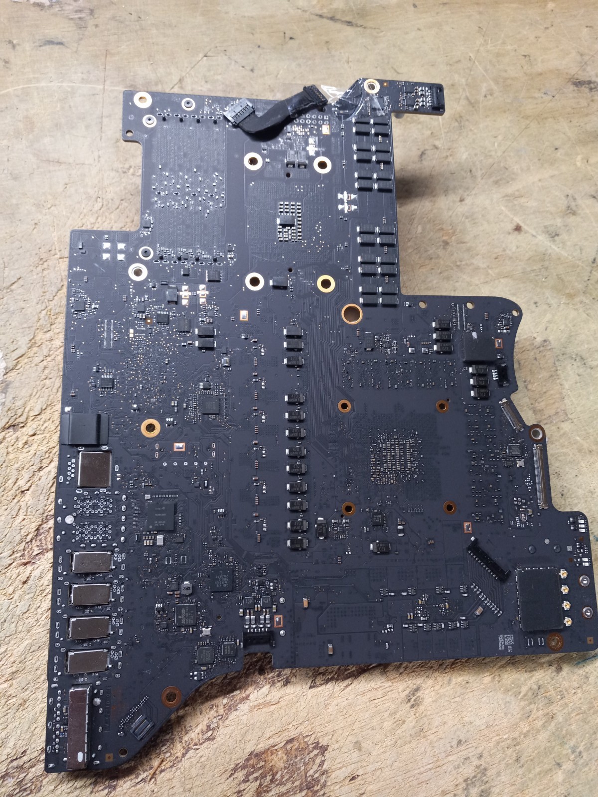 iMac A2115 2019 27″ Logic Board 820-01236-A 580X 8GB GPU. NO CPU/RAM -W/ POWER