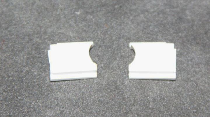 BOTTOM HINGE COVER SET (WHITE)-RIGHT/LEFT PAIR–APPLE IBOOK G3 POWERPC 12″ M6497