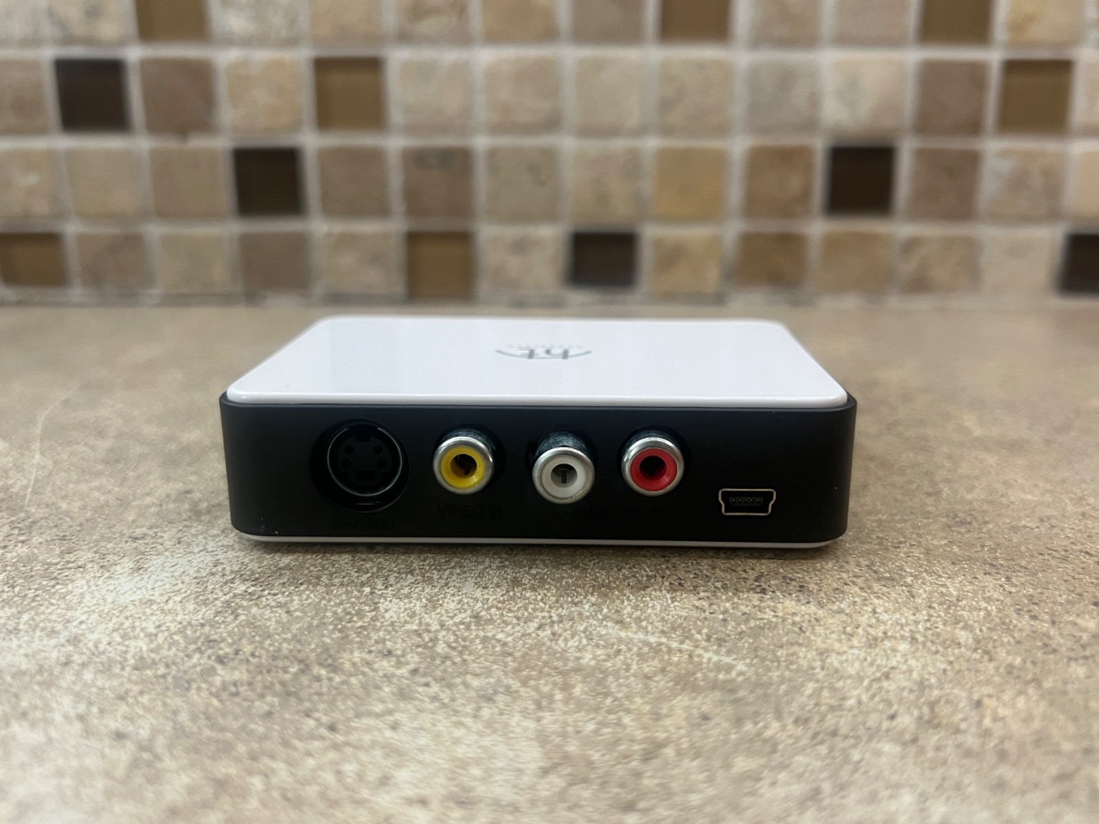 Honestech VIDBOX for Mac Analog to Digital Video Capture USB Composite RCA