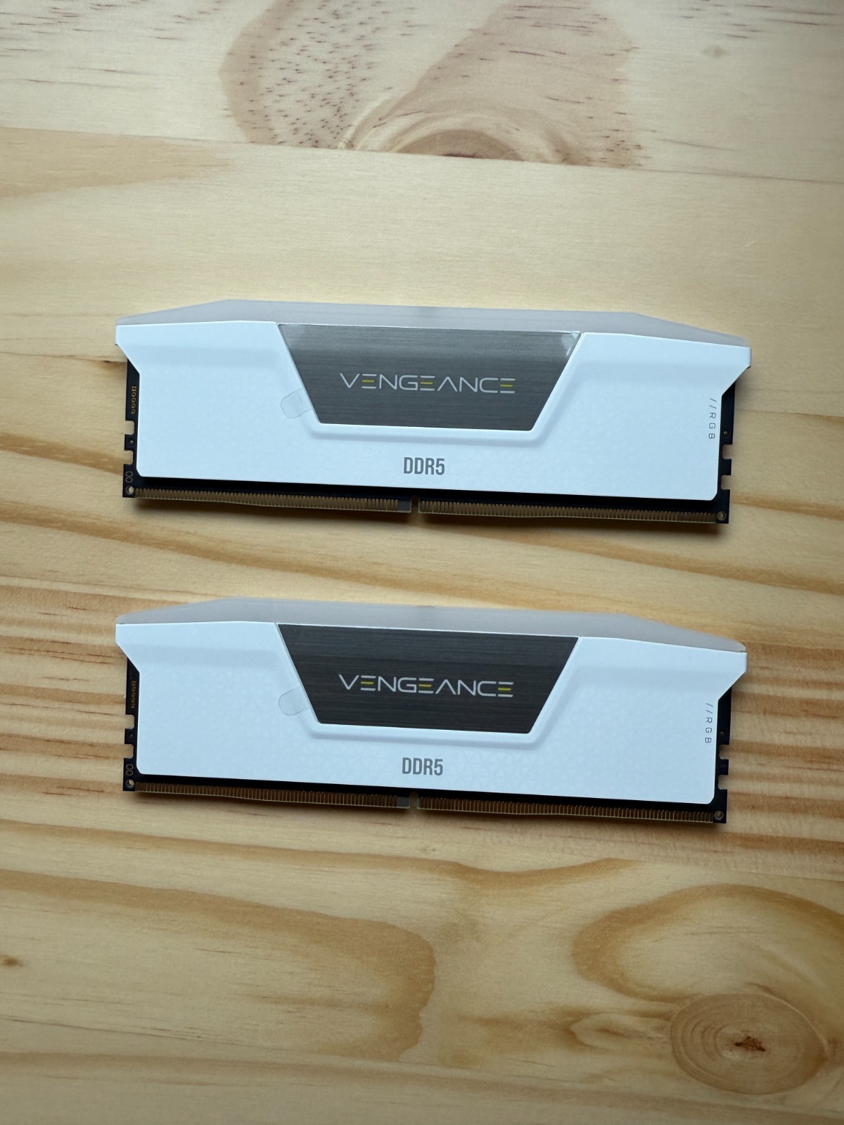 CORSAIR VENGEANCE RGB 32GB (2 x 16GB) DDR5-6000 RAM- White (CMH32GX5M2D6000C3)