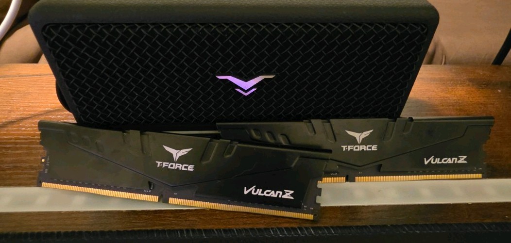 TEAMGROUP T-Force Vulcan Z 16GB (2x8GB) DDR4-3200 DIMM RAM TLZBD48G3200HC16FBK