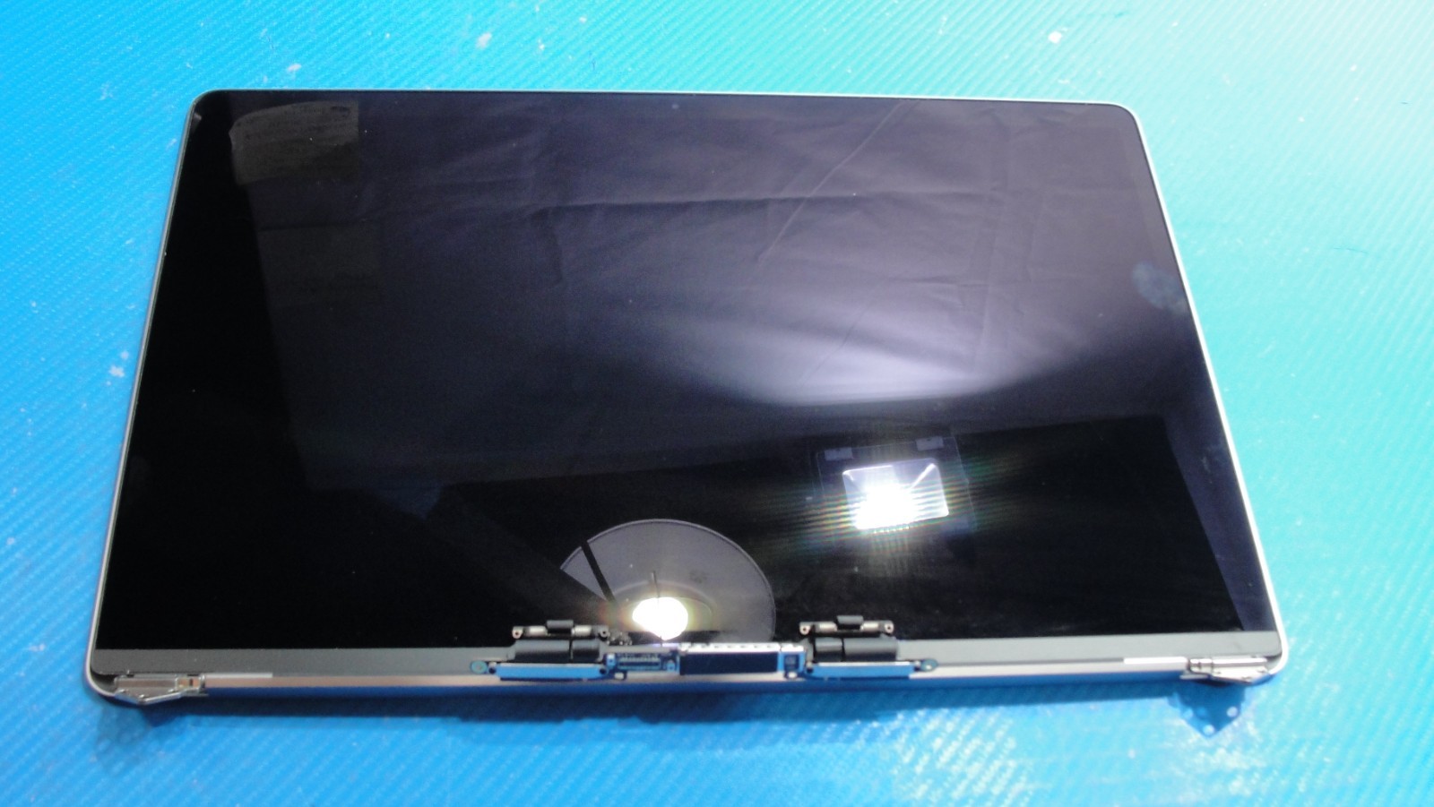 MacBook Pro 15″ A1990 Mid 2018 BTO Glossy LCD Screen Assembly Gray 661-10355
