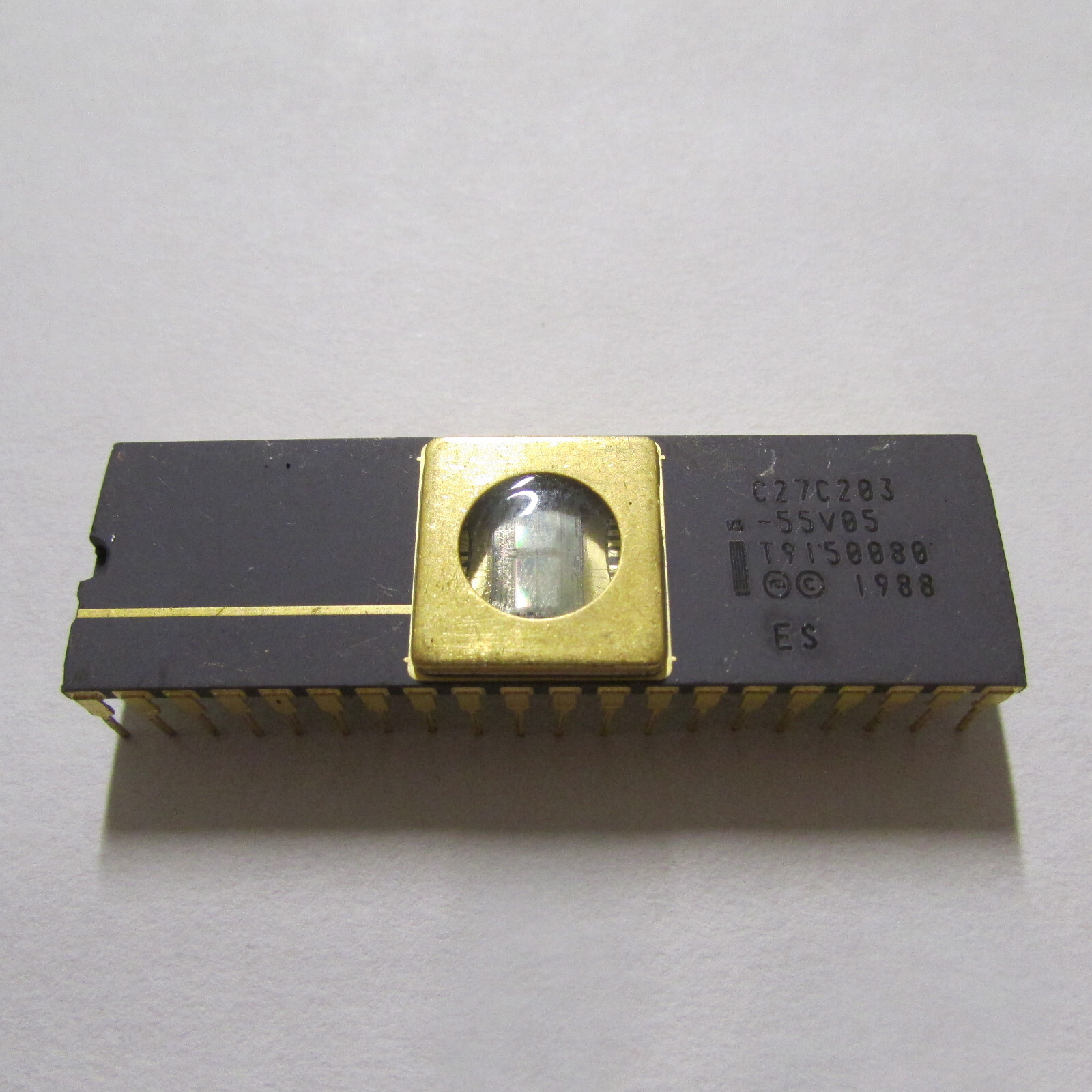 Rare Intel C27C203-55V05 ES CMOS UV-Eraseble EPROM Eng Sample IC/CPU Gold Leads