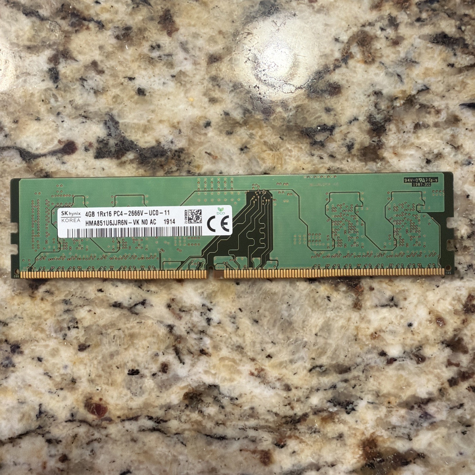 SK hynix 4GB DDR4 SDRAM DIMM PC4-2666V 288-Pin HMA851U6JJR6N-VK