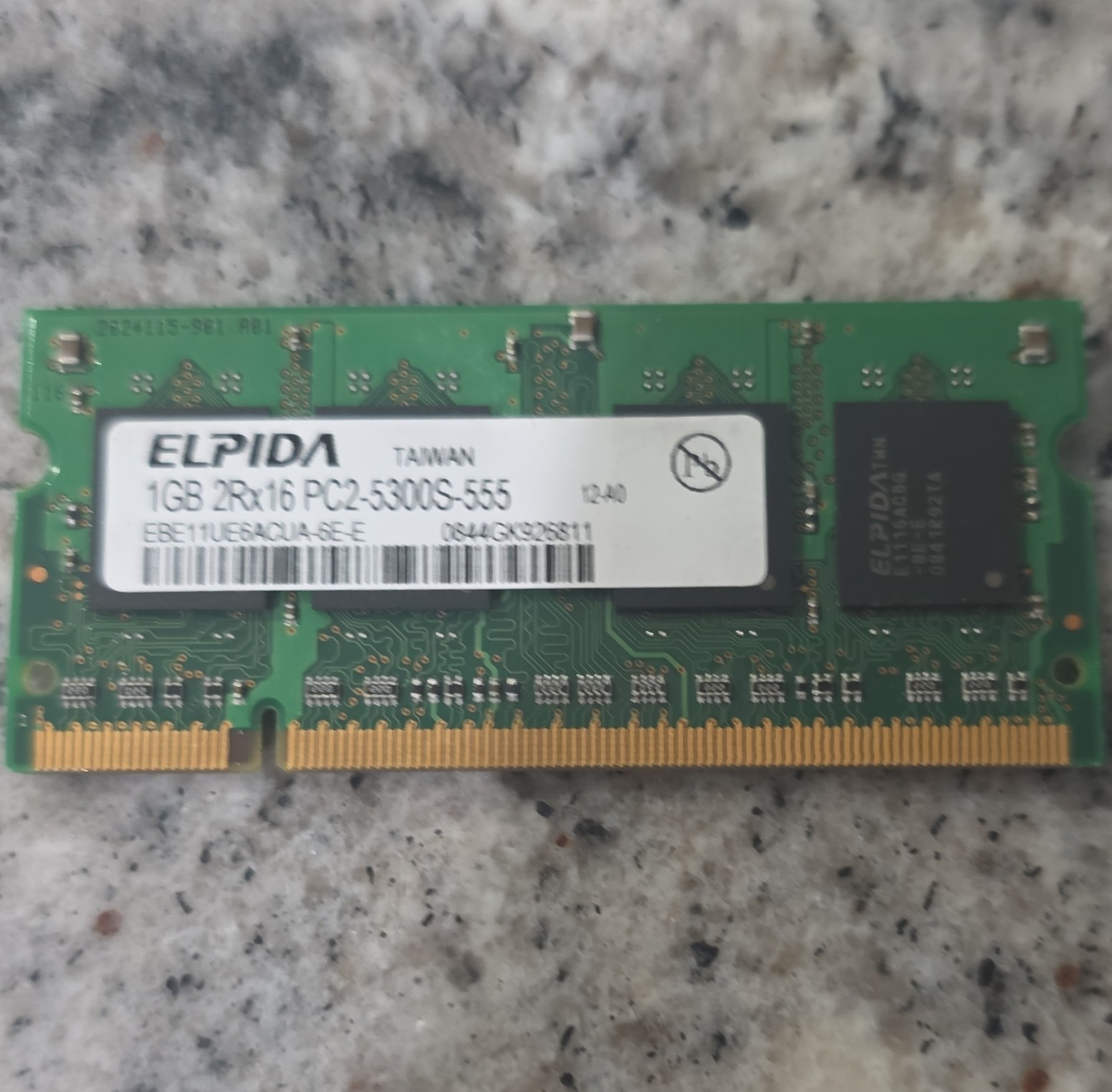 Elpida 1GB DDR2 SO-DIMM PC2-5300S-555 200-Pin Non-ECC Unbuffered