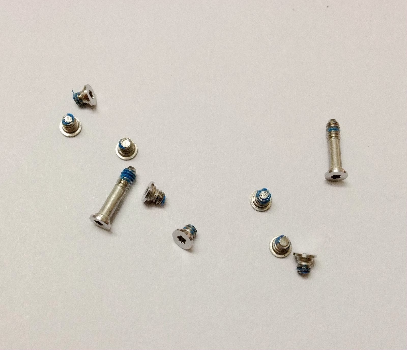100pcs Bottom Case Screw For Apple MacBook Air 11″ 13″ A1370 A1369 A1465 A1466