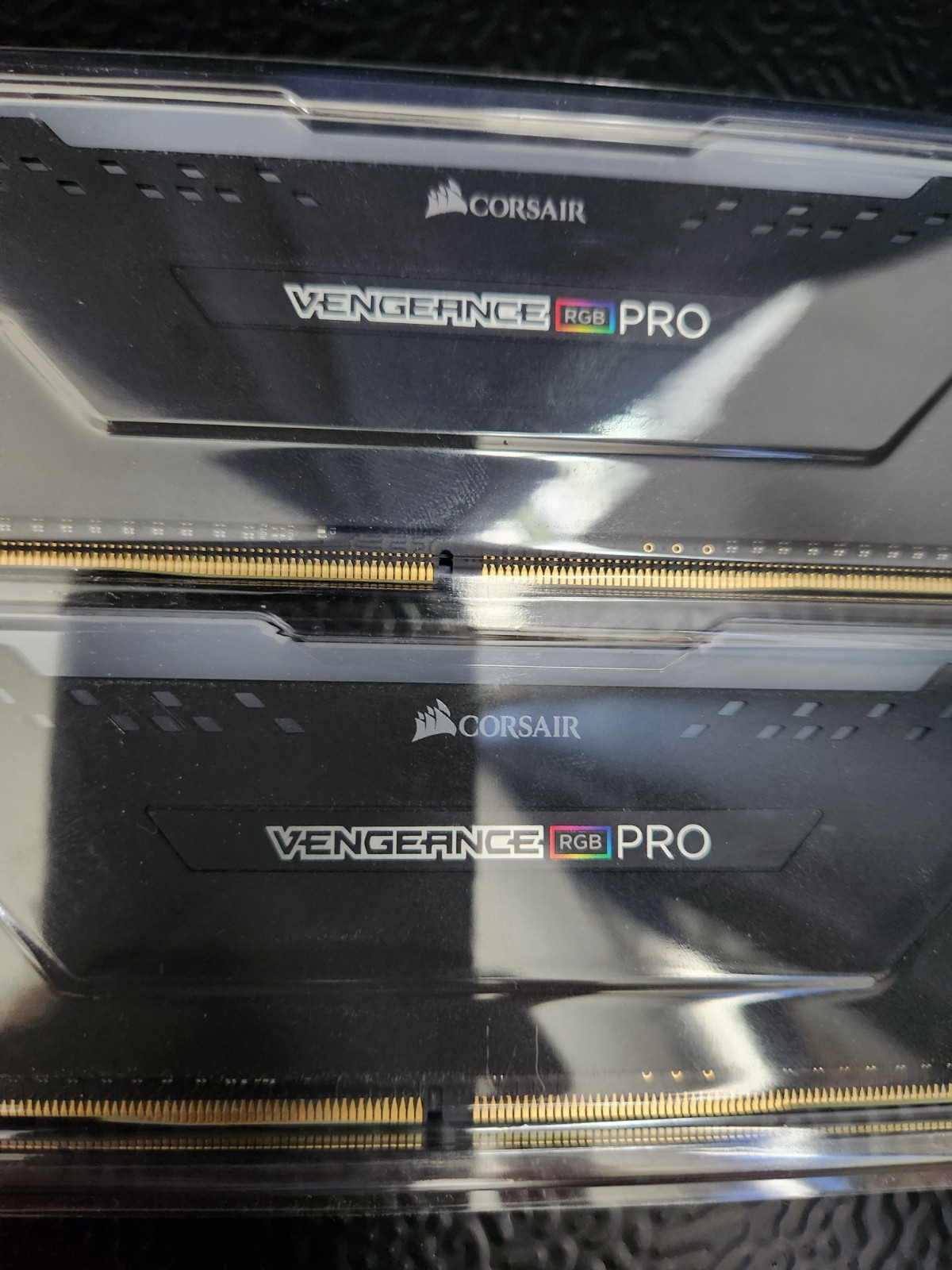 Corsair CMW16GX4M2C3200C16 3200 MHz RGB 16GB DDR4 SDRAM – Black