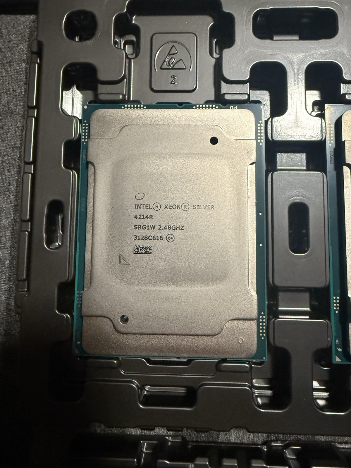 Intel Xeon Silver 4214R 2.4GHz up to 3.5GHz 16.5MB 12-Core 100W LGA3647 SRG1W
