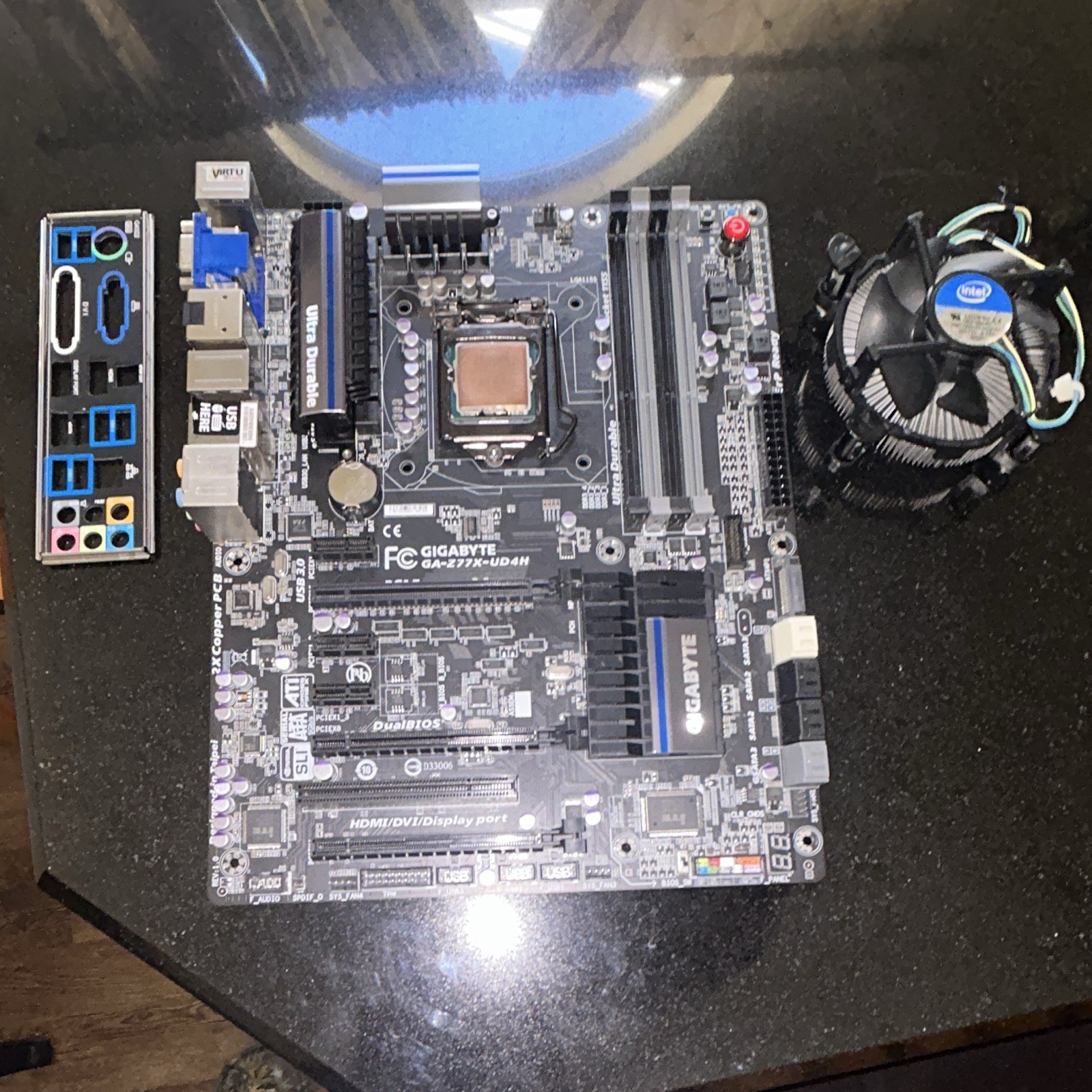 GIGABYTE GA-Z77X-UD4H ATX LGA1155 DDR3 4-DIMM HDMI DVI DP VGA USB3 1150 Socket