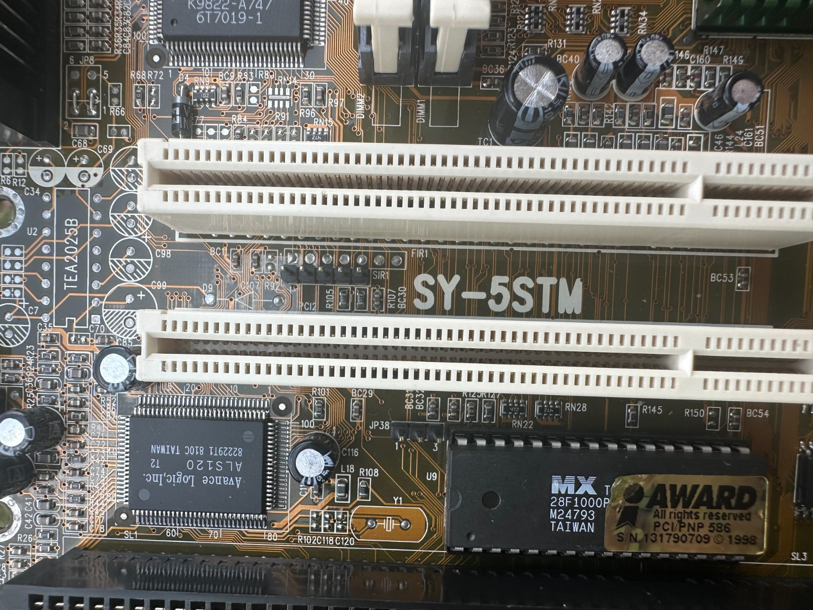 SOYO SY-5STM Socket 7 Motherboard w/ Intel 233mhz/64mb Mem with Box & Driver CD