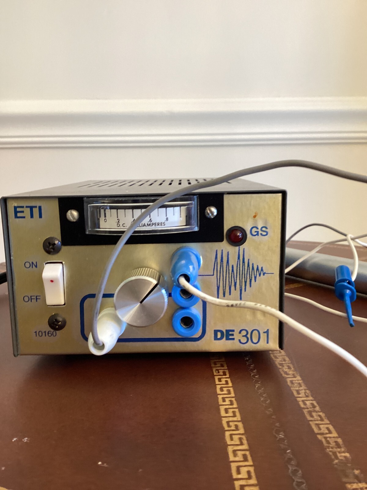 ETI Precision Regulated DC power Supply Model DE301 Powers on