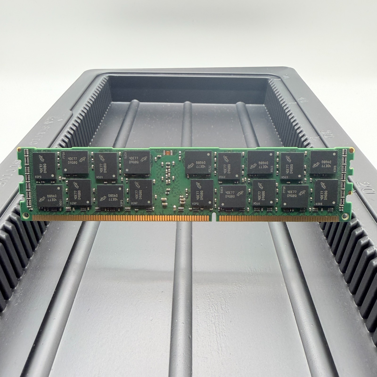 Lot of 4 MICRON RAM 16GB 2Rx4 PC3-14900R-13-13-E2 MT36JSF2G72PZ-1G9E1HF