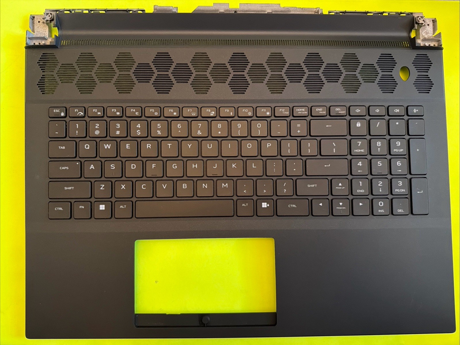 ALIENWARE M18 R1 Palmrest W/Backlit US Kbd – MVCNK 0MVCNK R19,6