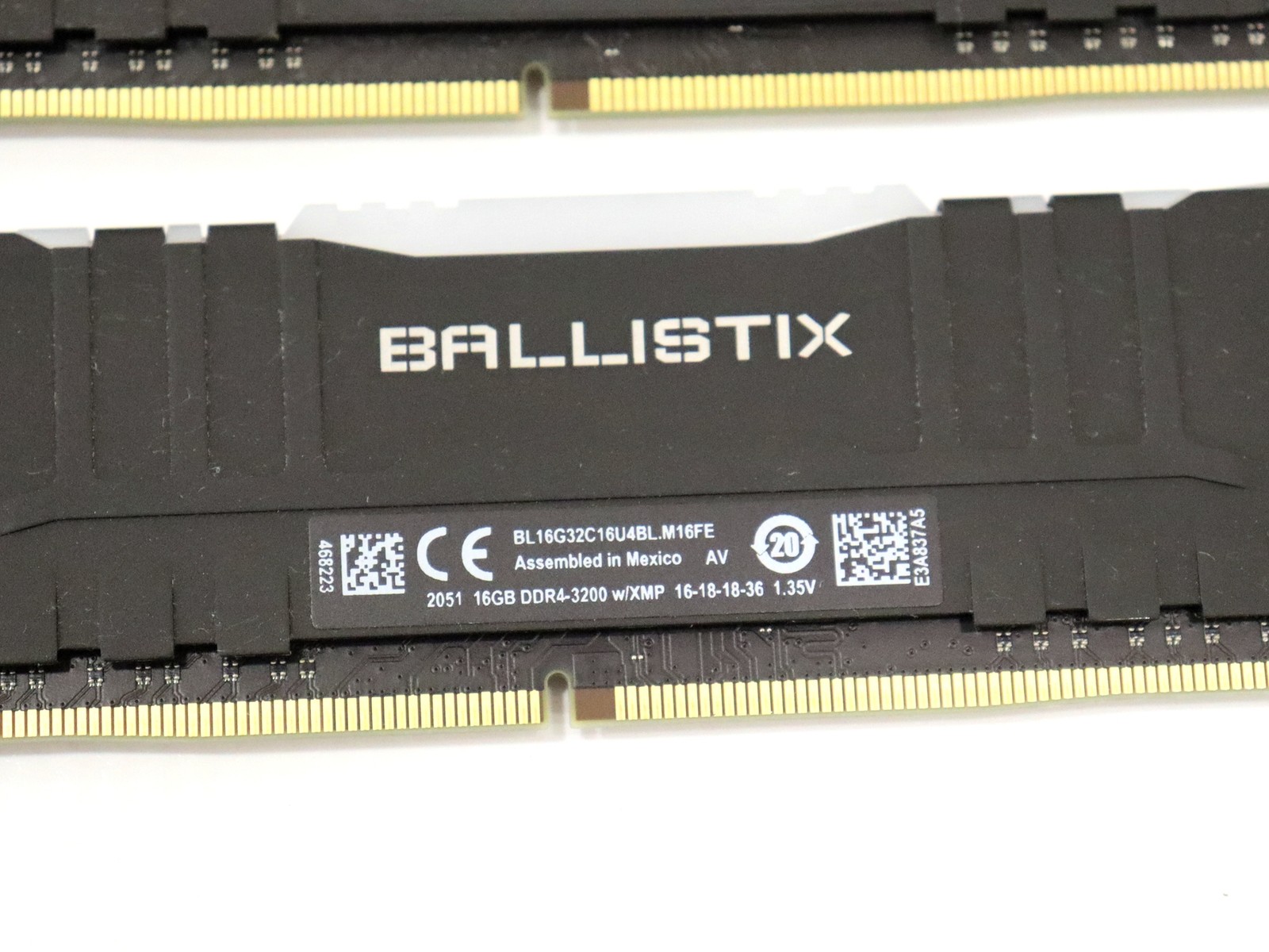 Crucial BALLISTIX 32GB (2x16GB) DDR4-3200MT/s Memory | BL16G32C16U4BL.M16FE