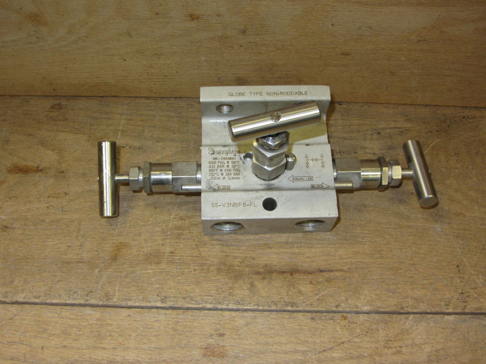 Swagelok SS-V3NBF8-FL Manifold Hydraulic Valve 1/2″ CSQ